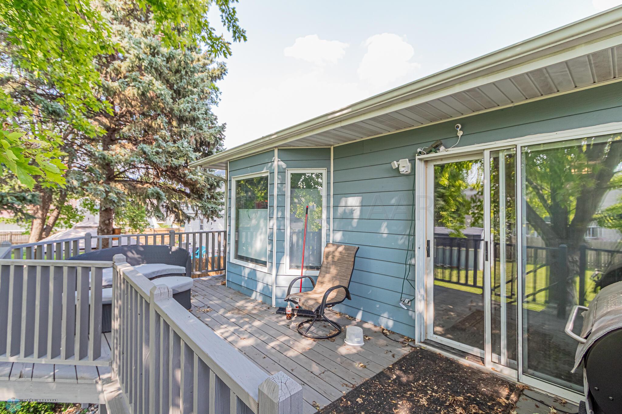 1537 16th St S, Fargo, ND 58103-27