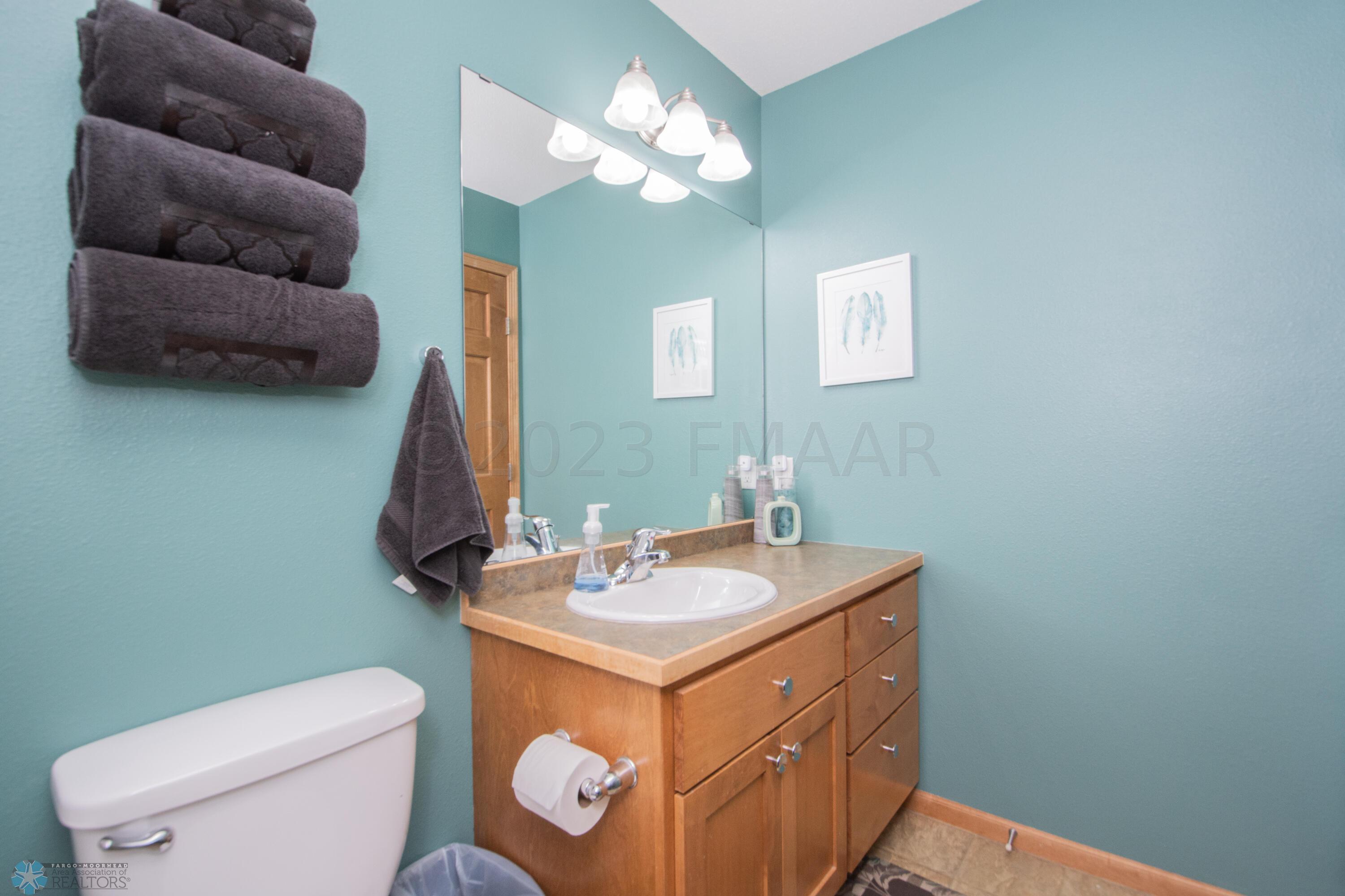 2nd bathroom: upstairs