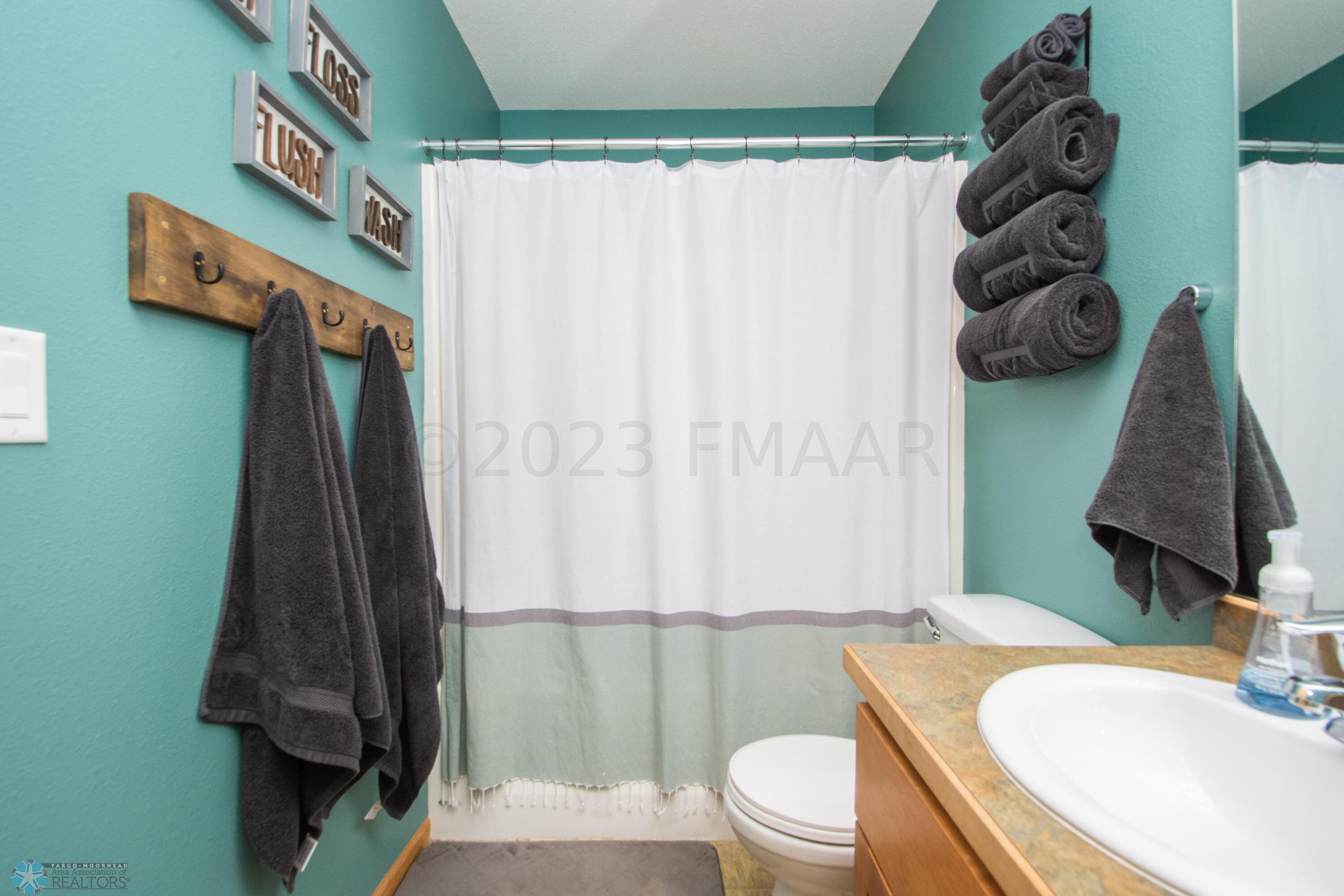 2nd bathroom: upstairs