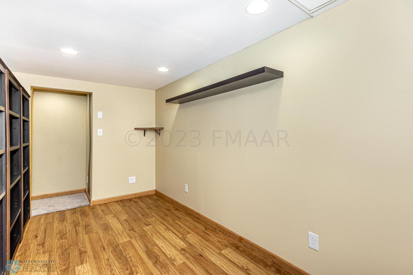 Den/Bonus Room