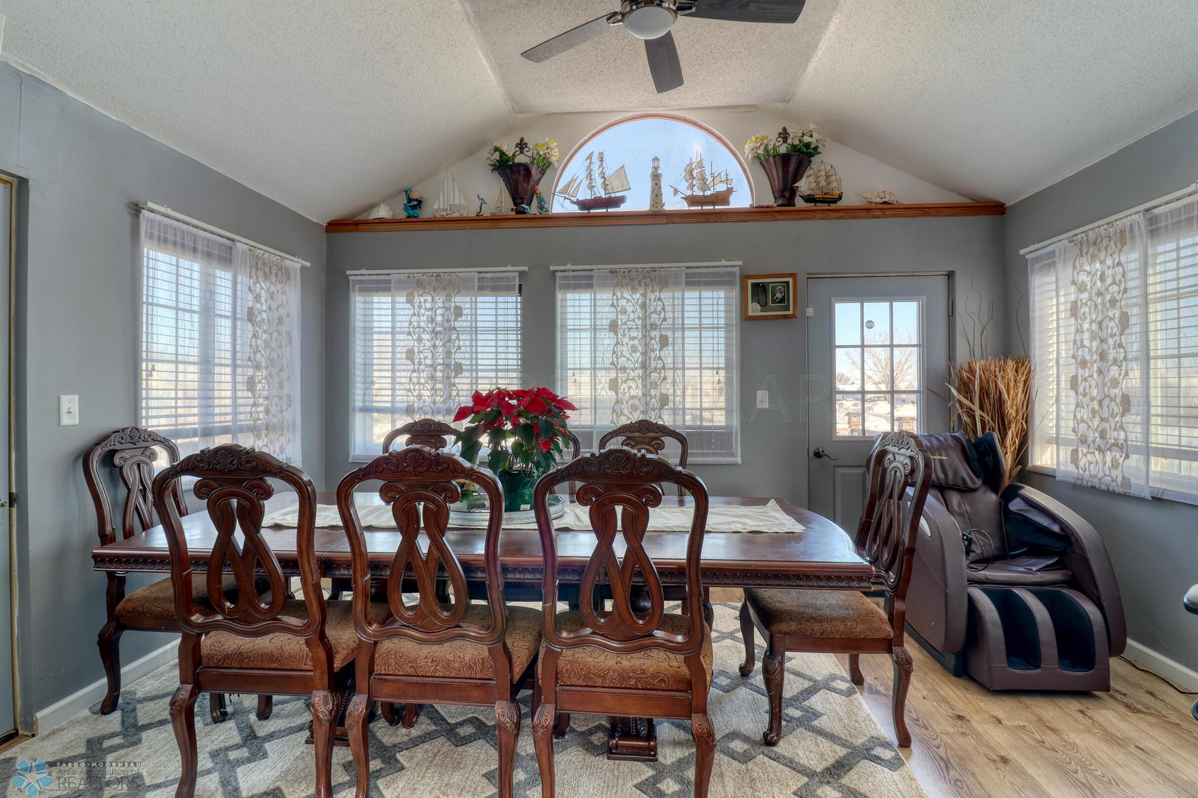 Dining Area1_0