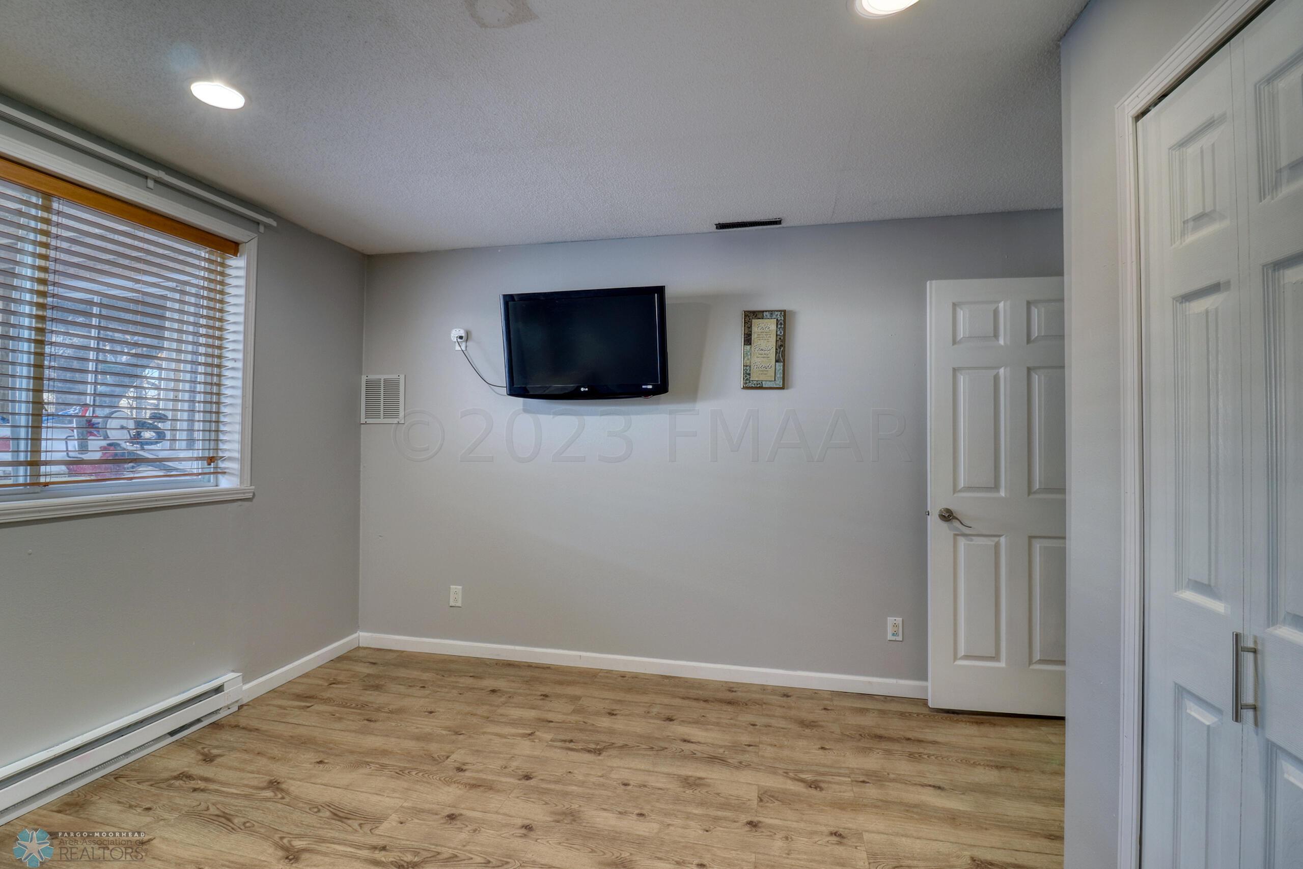 Basement Bedroom2_2