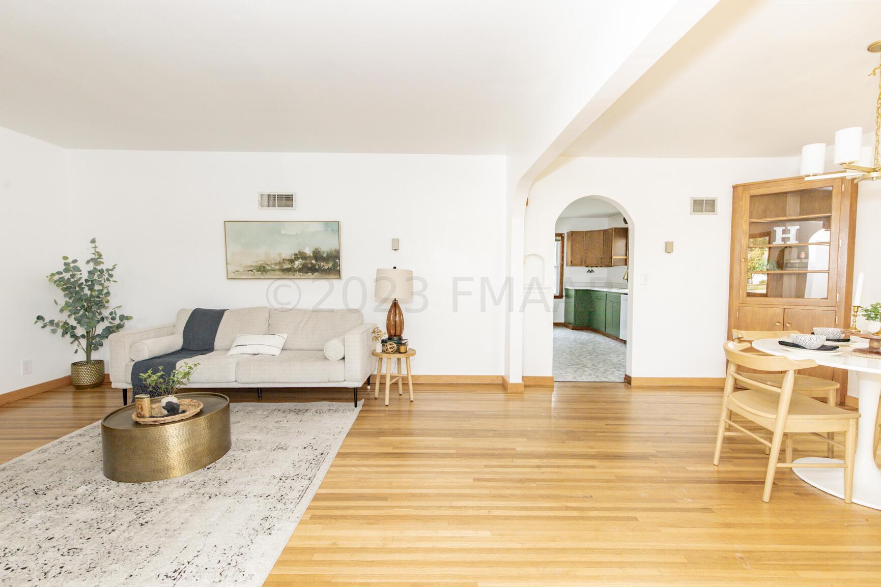 Living Room/Dining