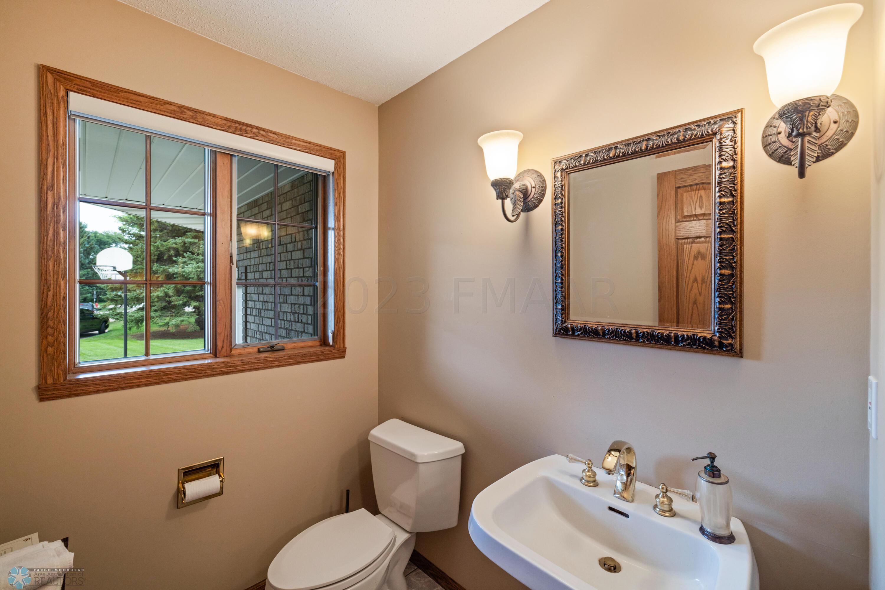 Main 1/2 Bath