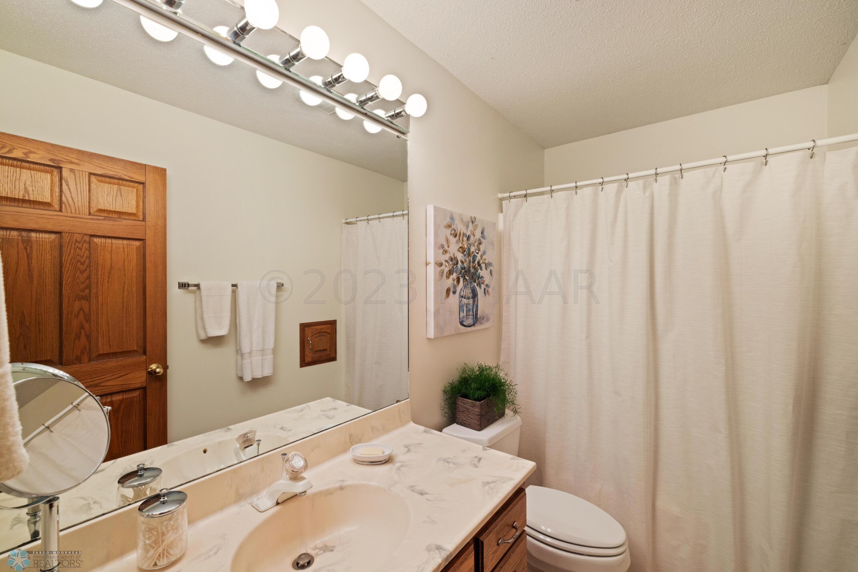 Upper Full Bath