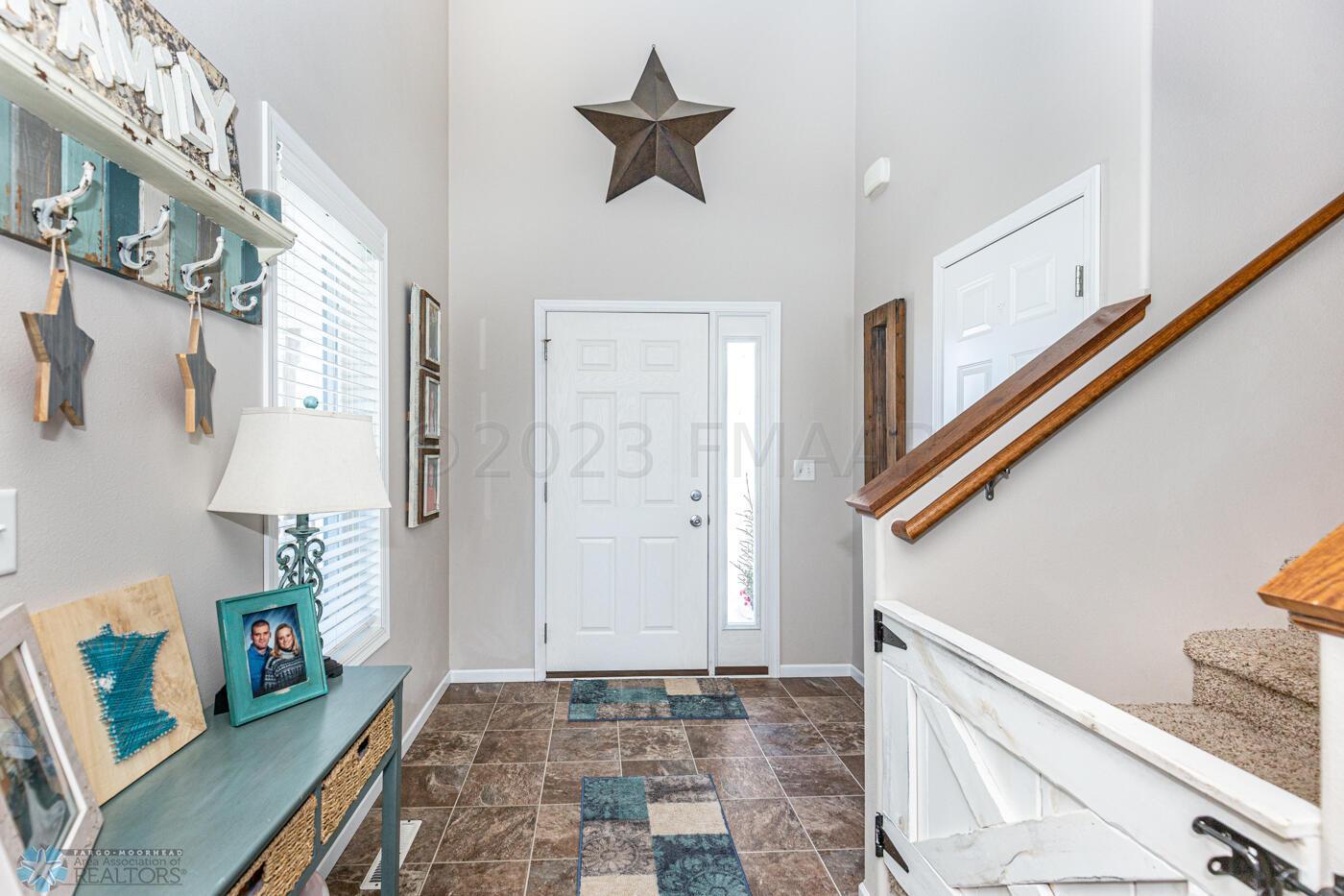 20' entry ceiling