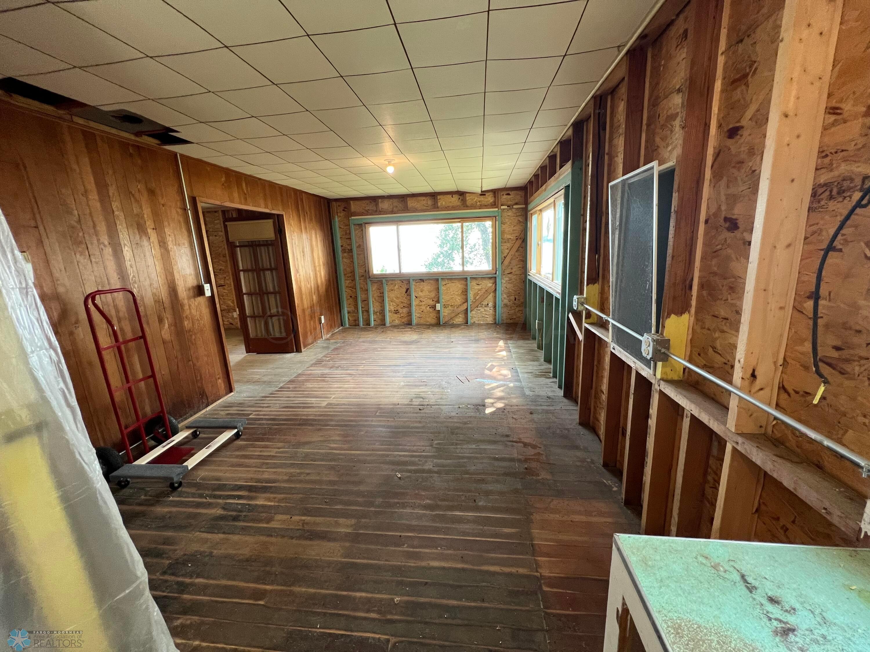 19 Kitchen & dining area