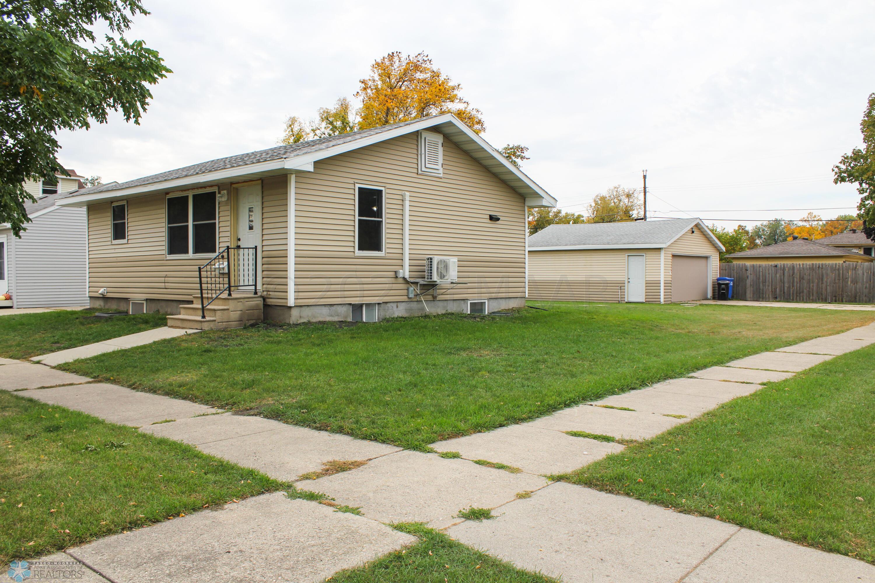 301 22nd St S Fargo-16