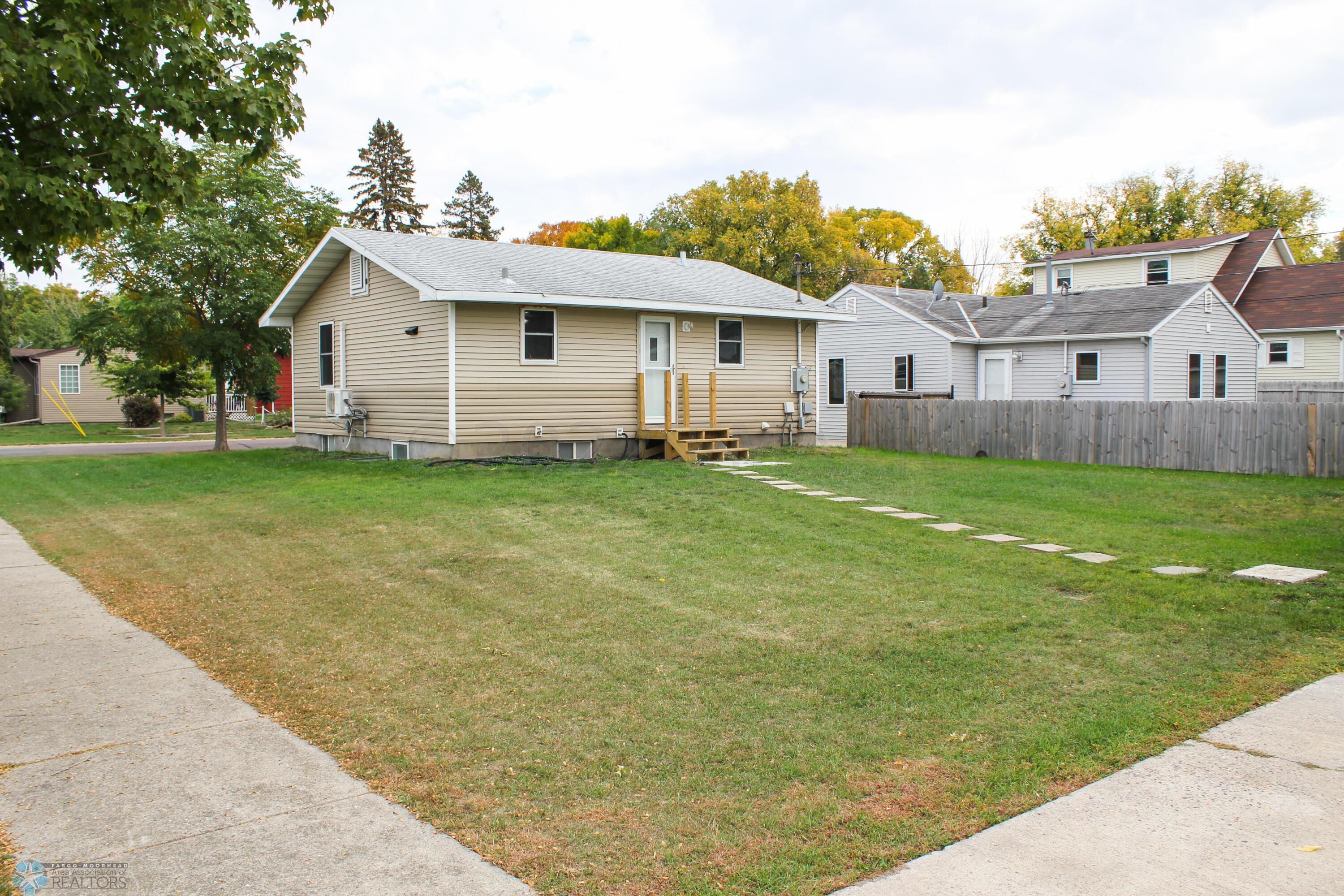 301 22nd St S Fargo-15