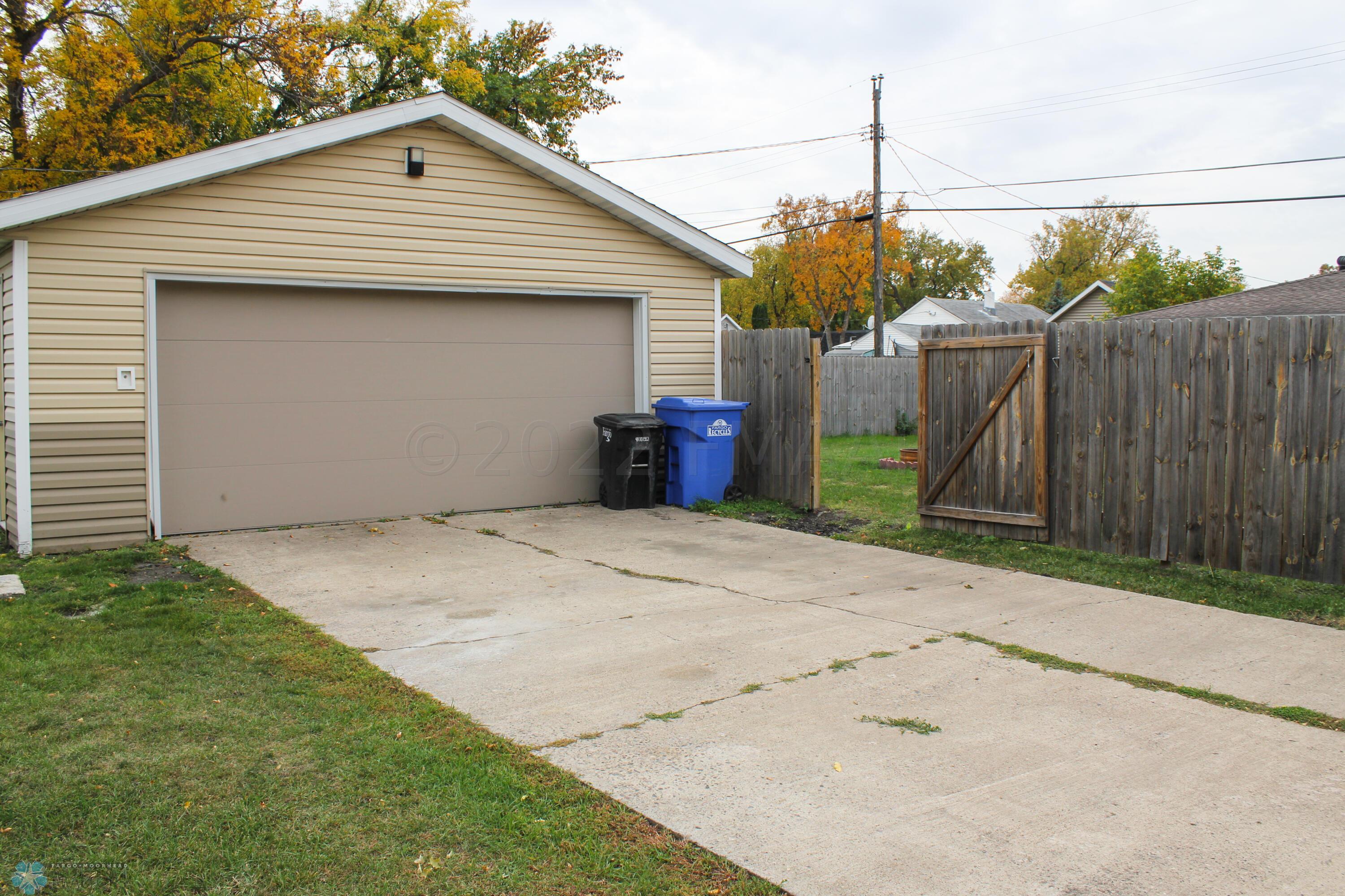 301 22nd St S Fargo-12