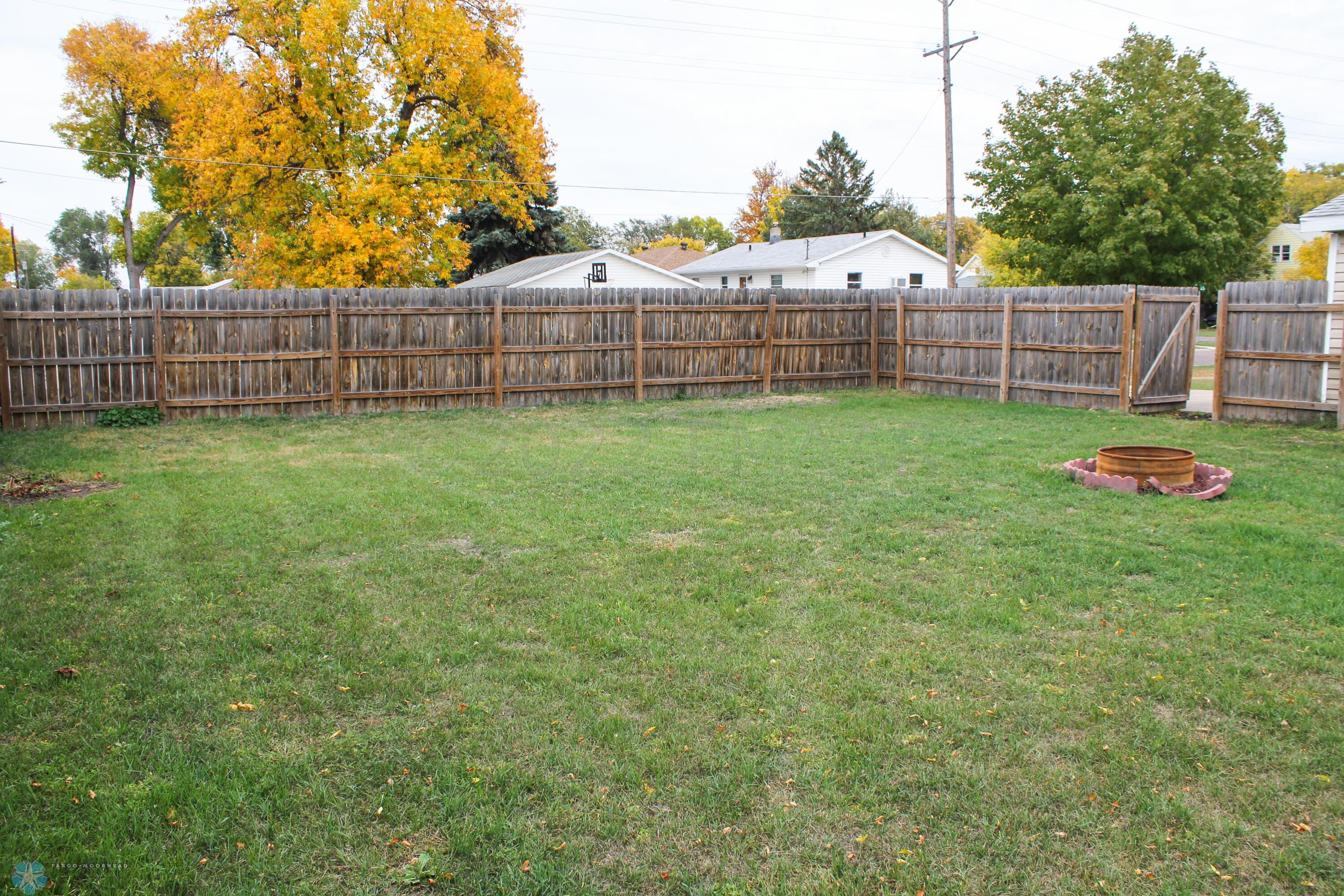 301 22nd St S Fargo-13