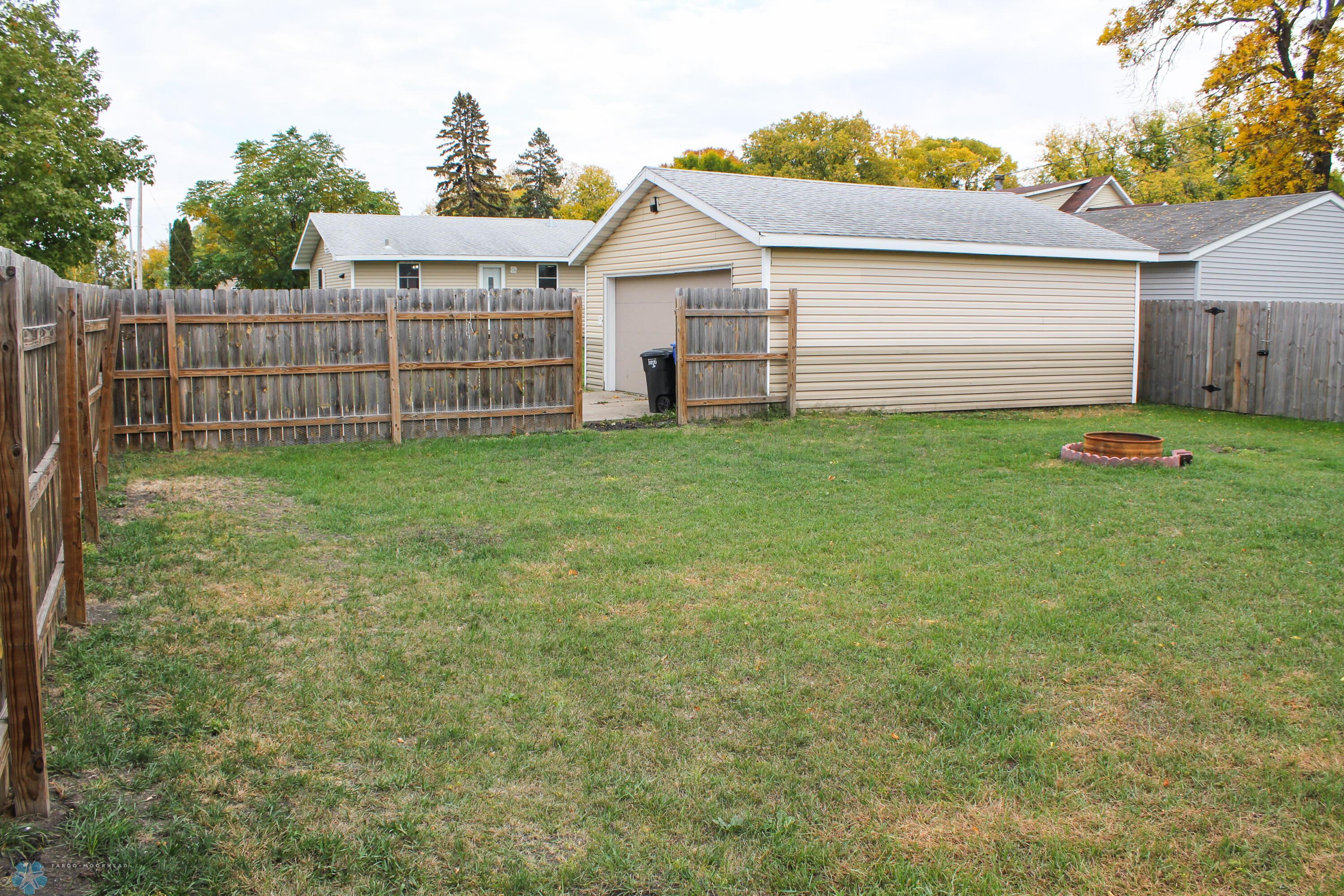 301 22nd St S Fargo-14