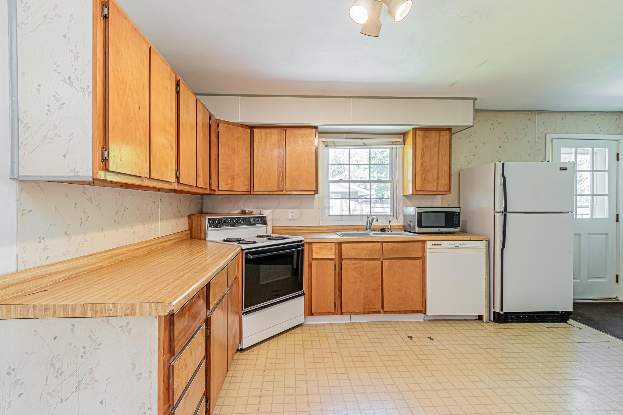 238 6th Ave W, West Fargo, ND 58078-08