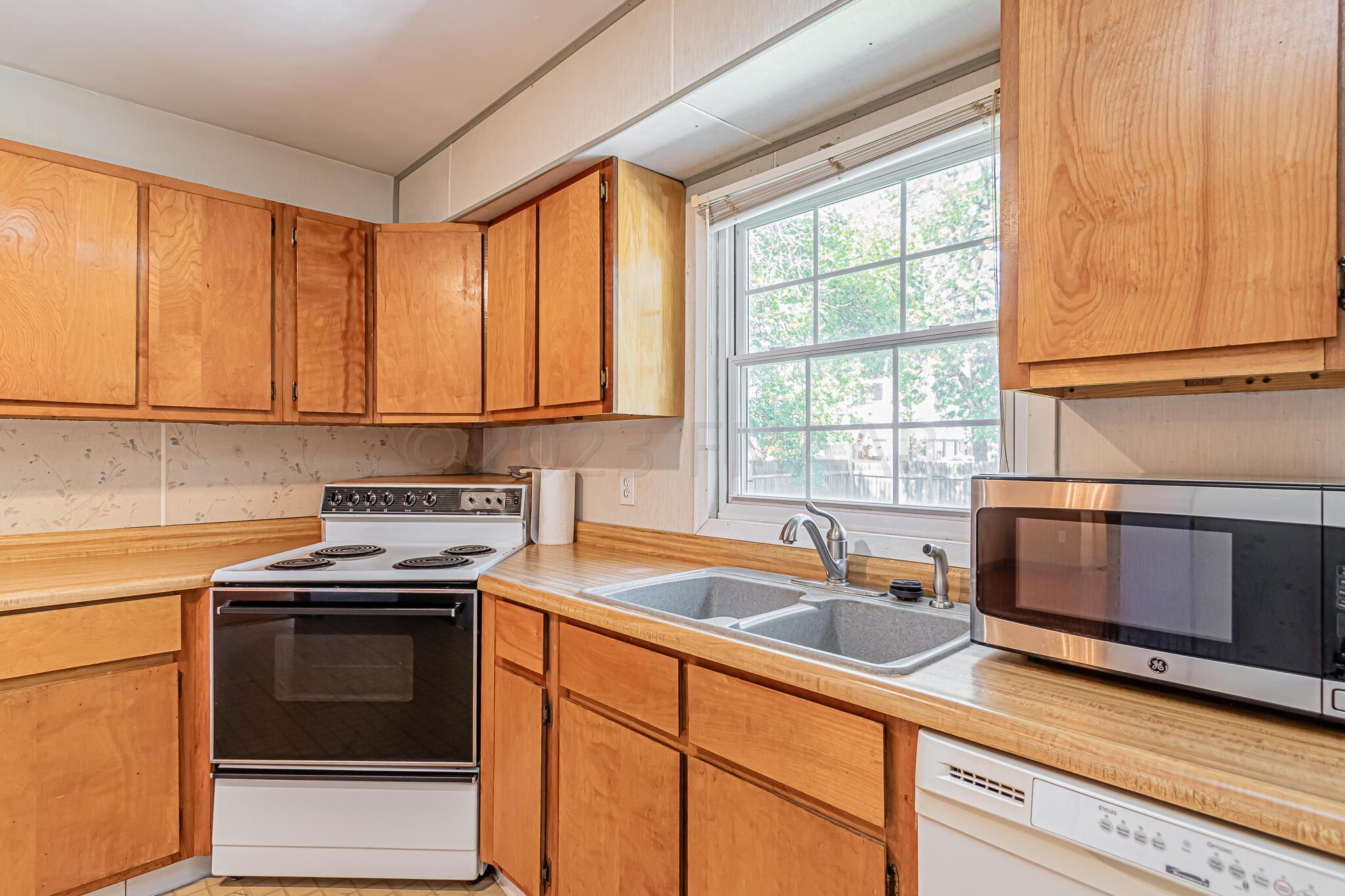 238 6th Ave W, West Fargo, ND 58078-09