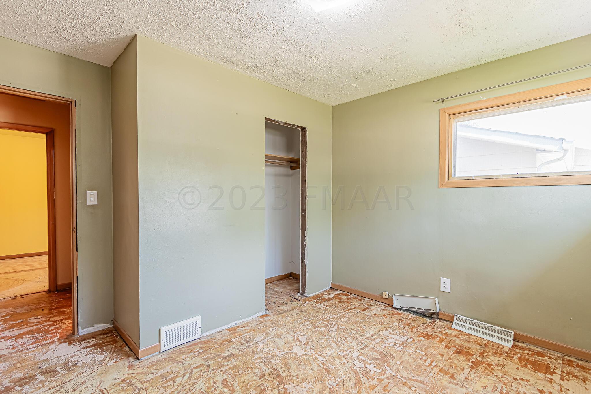 238 6th Ave W, West Fargo, ND 58078-14