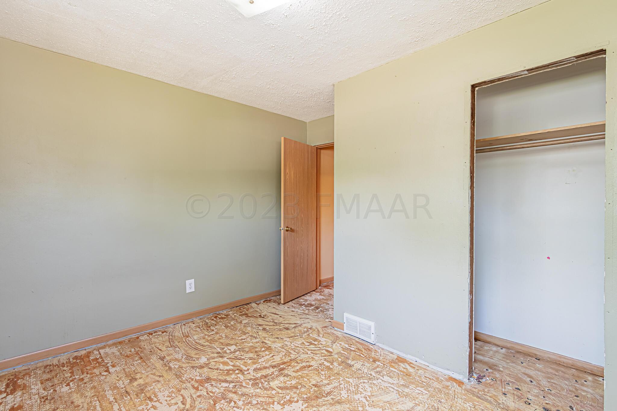 238 6th Ave W, West Fargo, ND 58078-15