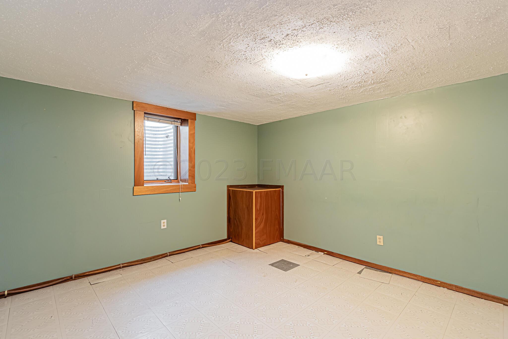 238 6th Ave W, West Fargo, ND 58078-17