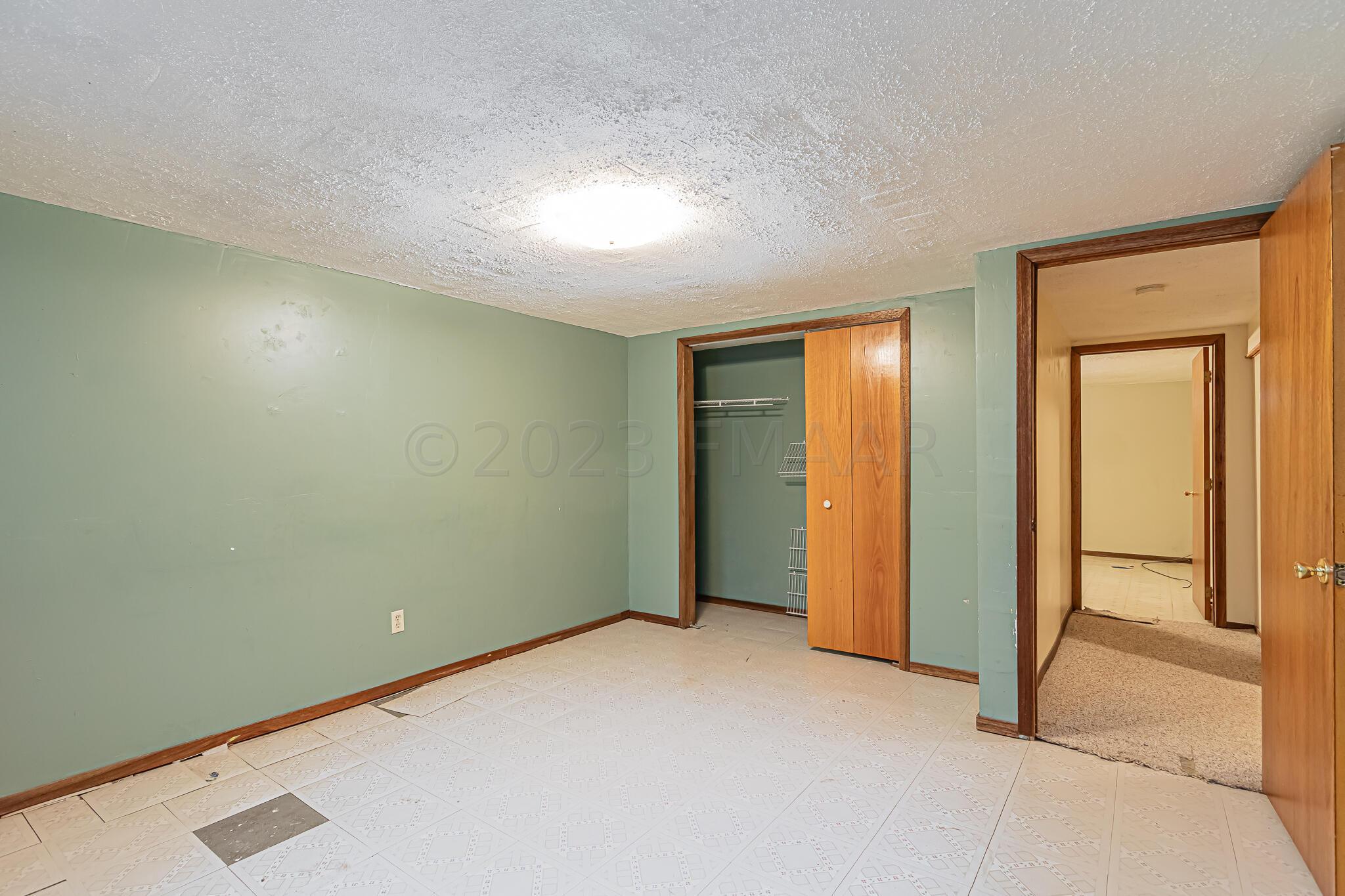 238 6th Ave W, West Fargo, ND 58078-18