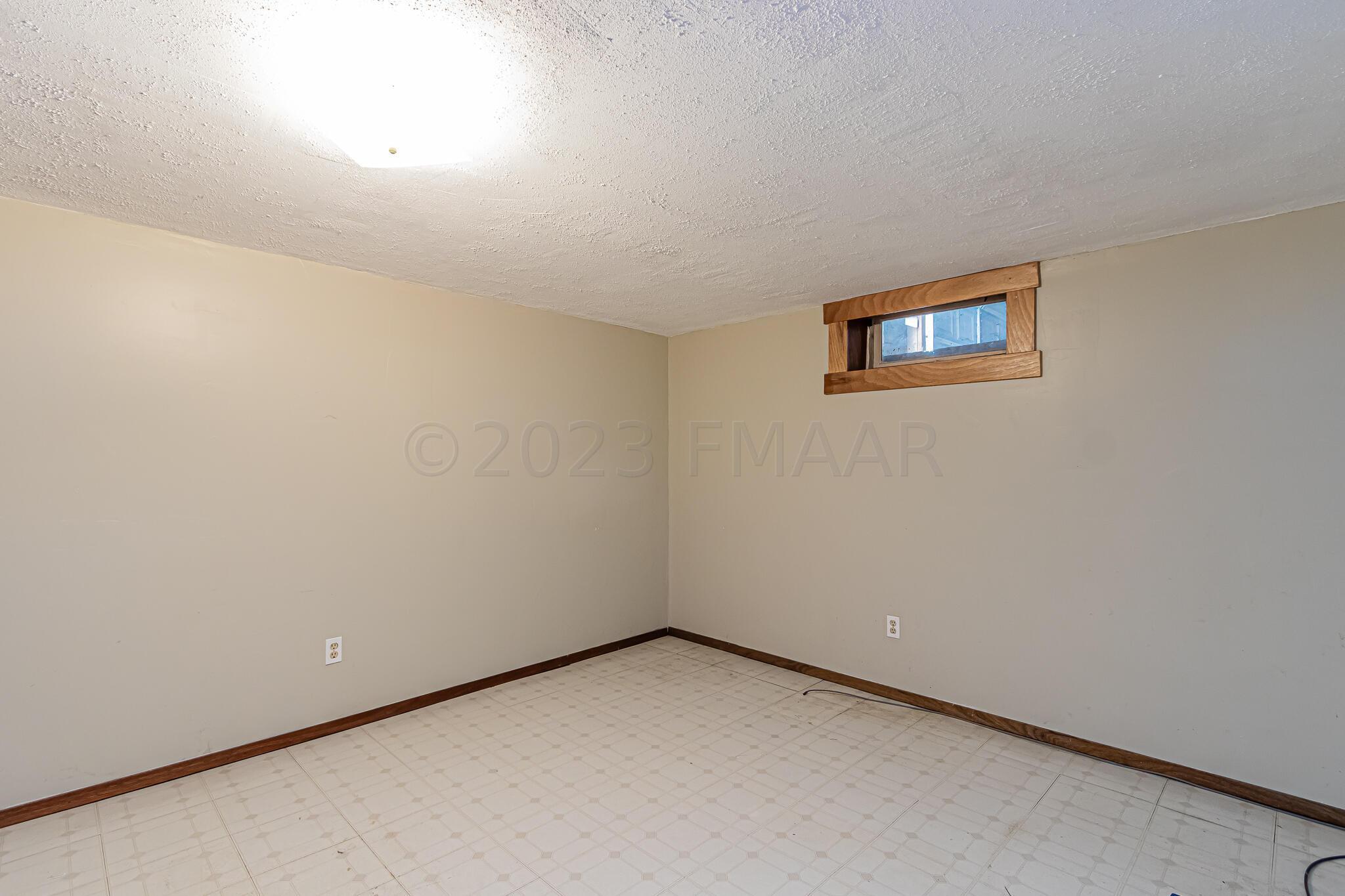238 6th Ave W, West Fargo, ND 58078-19