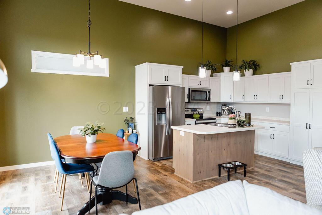 Dining kitchen