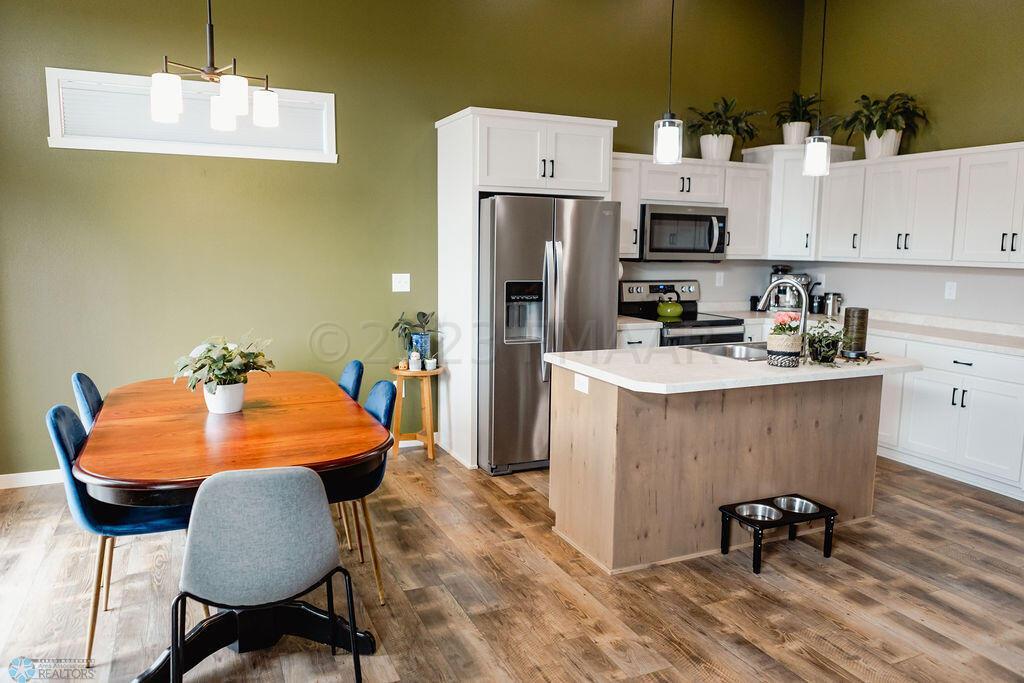 Dining kitchen