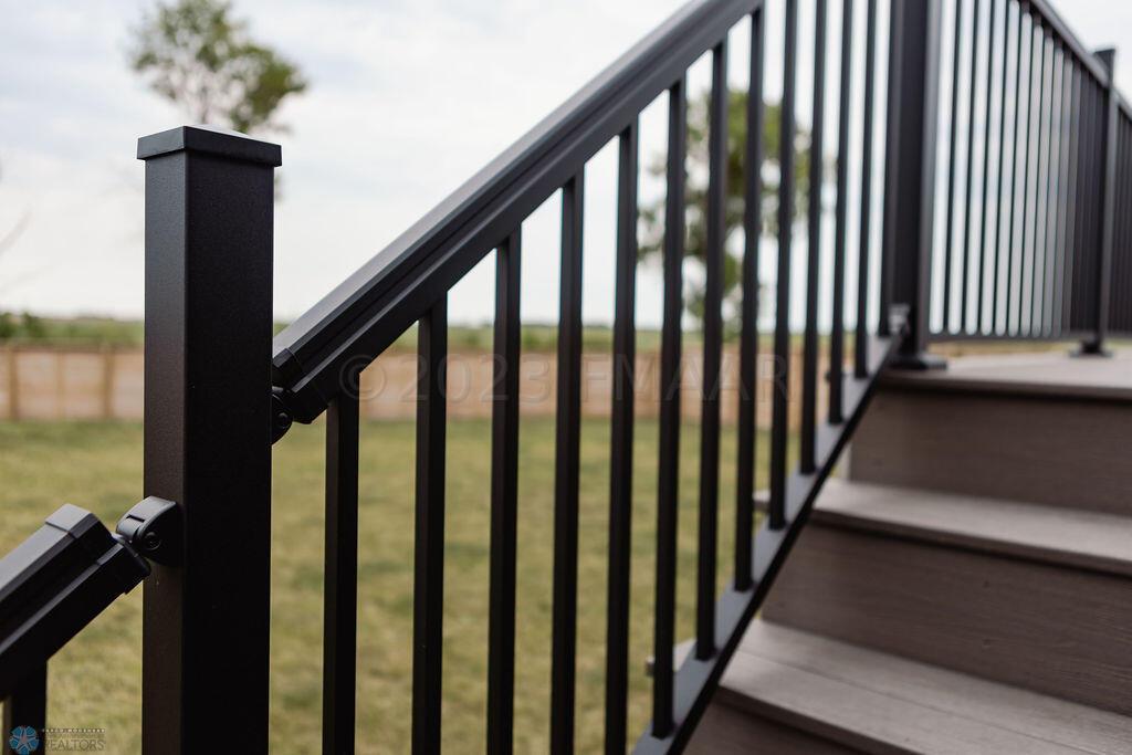 Deck railing