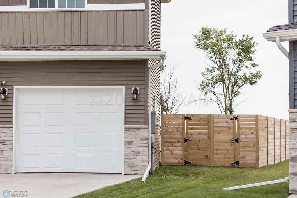 Fence & 3rd stall