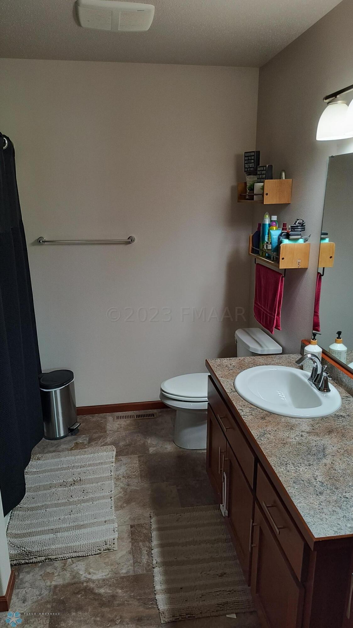 Upstairs Bath (1)