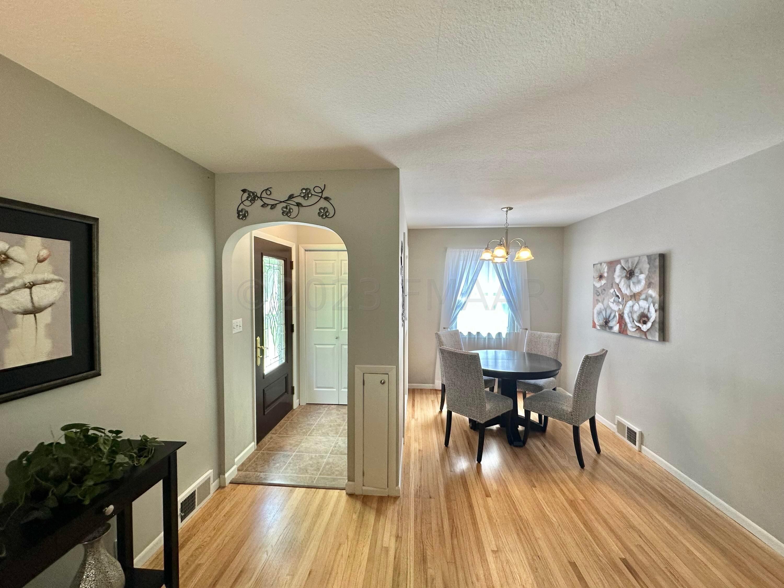 Dining / Foyer