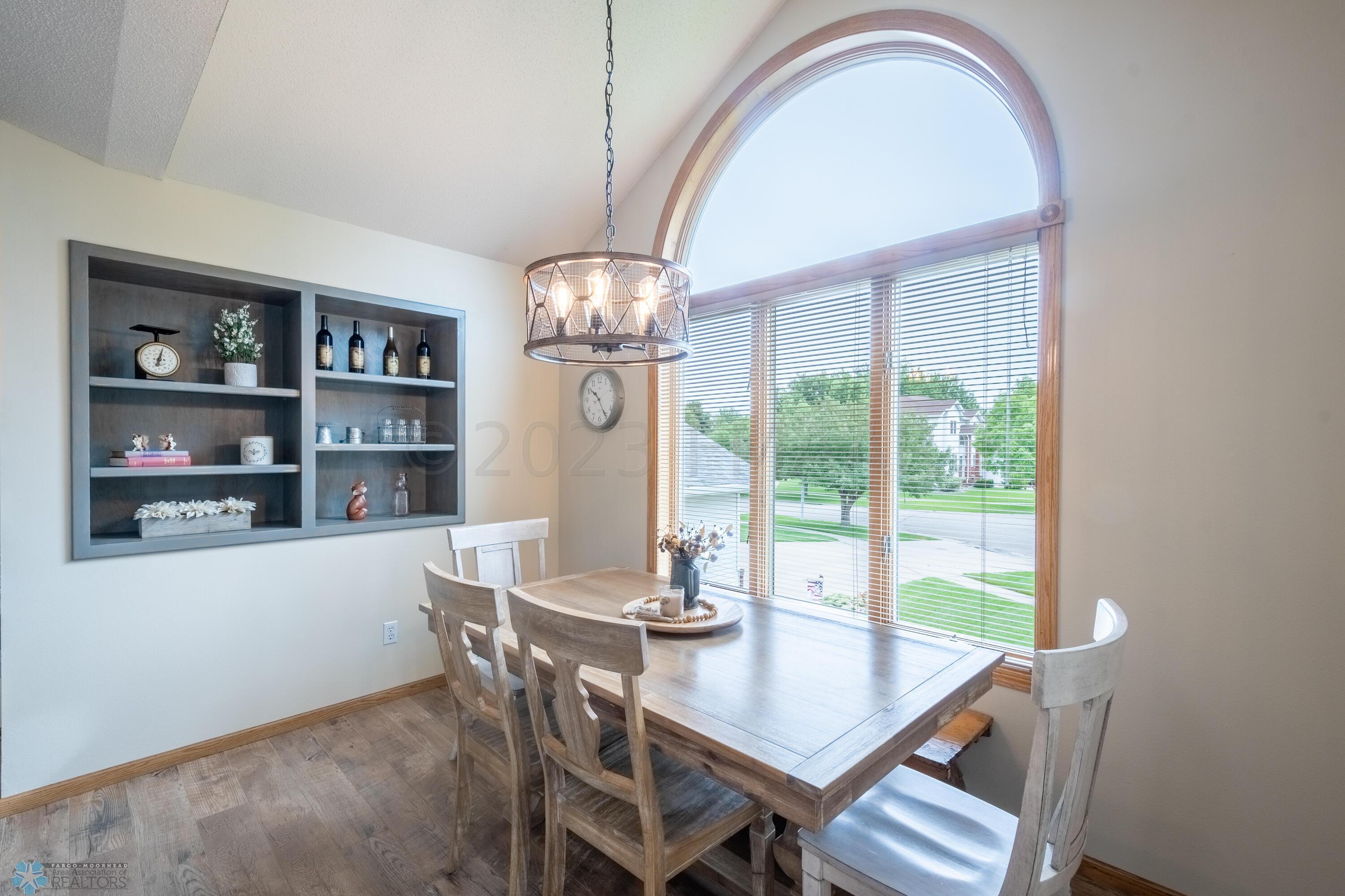 Dining 2 Built In