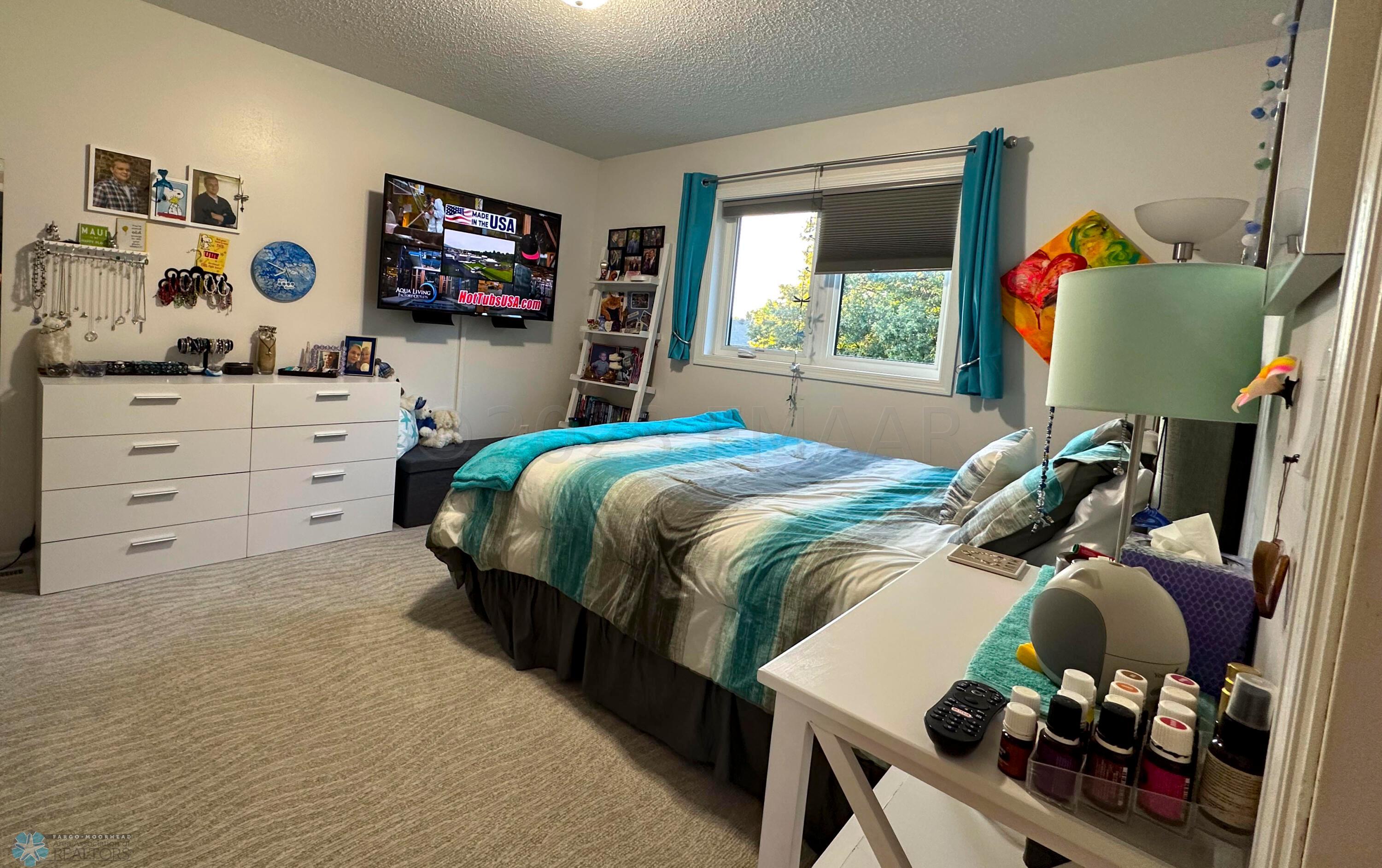 Upper Bedroom 2 Pic 2