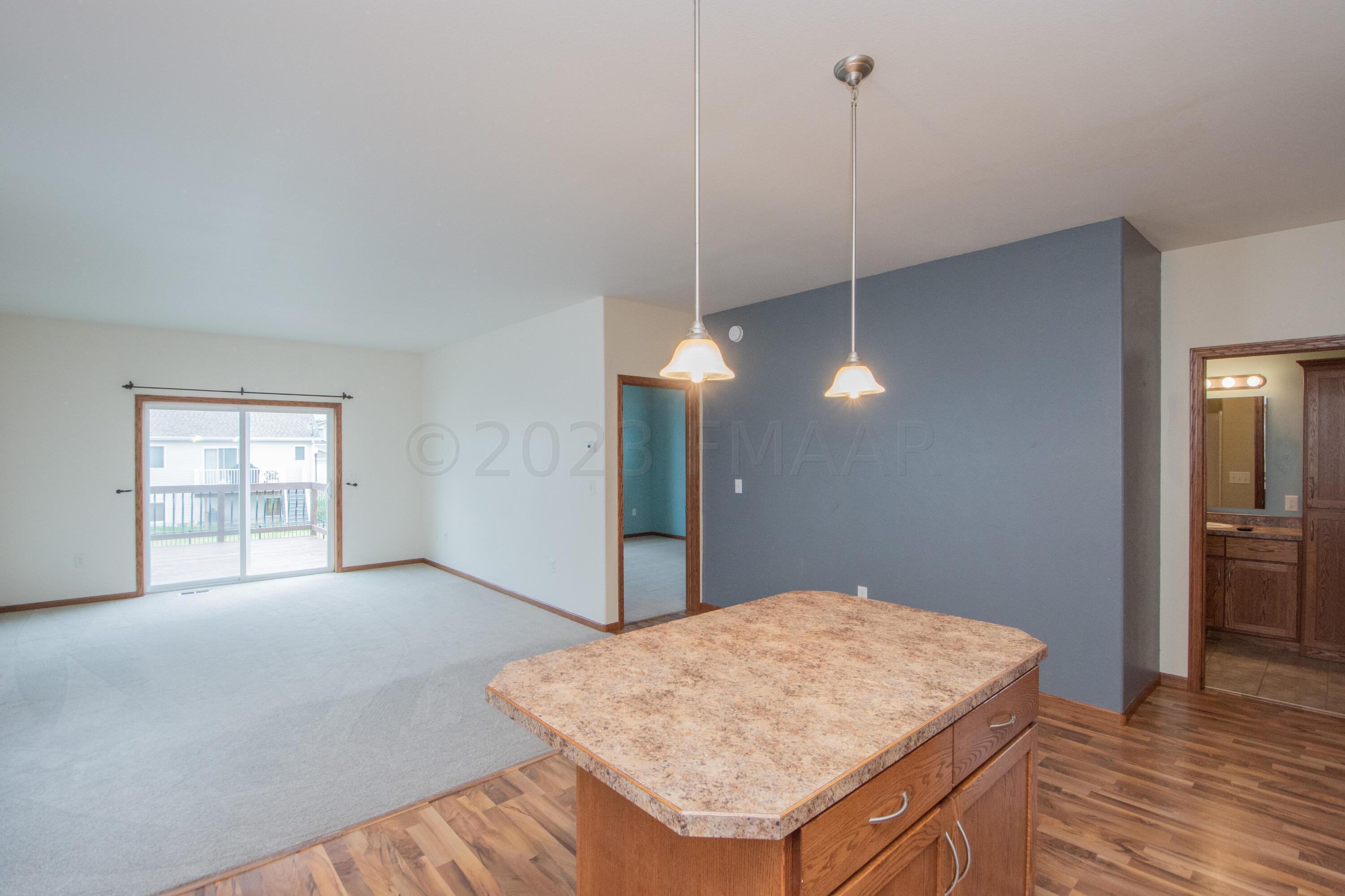 KITCHEN/LIVING ROOM