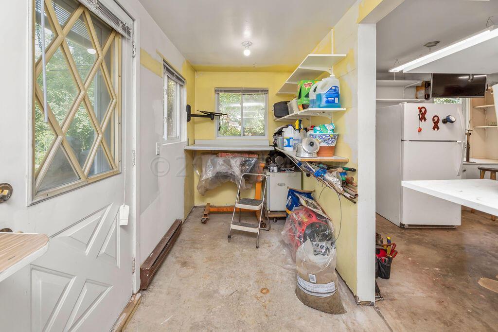 Workshop connected to Garage