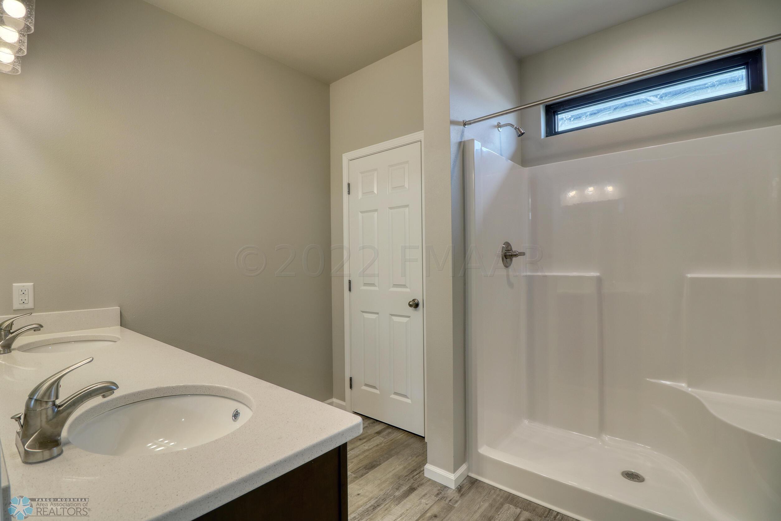 Master Bathroom1_2
