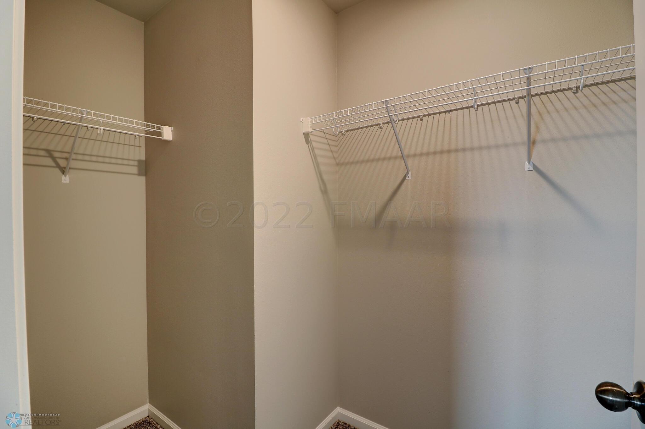 Upstairs Bedroom2_closet