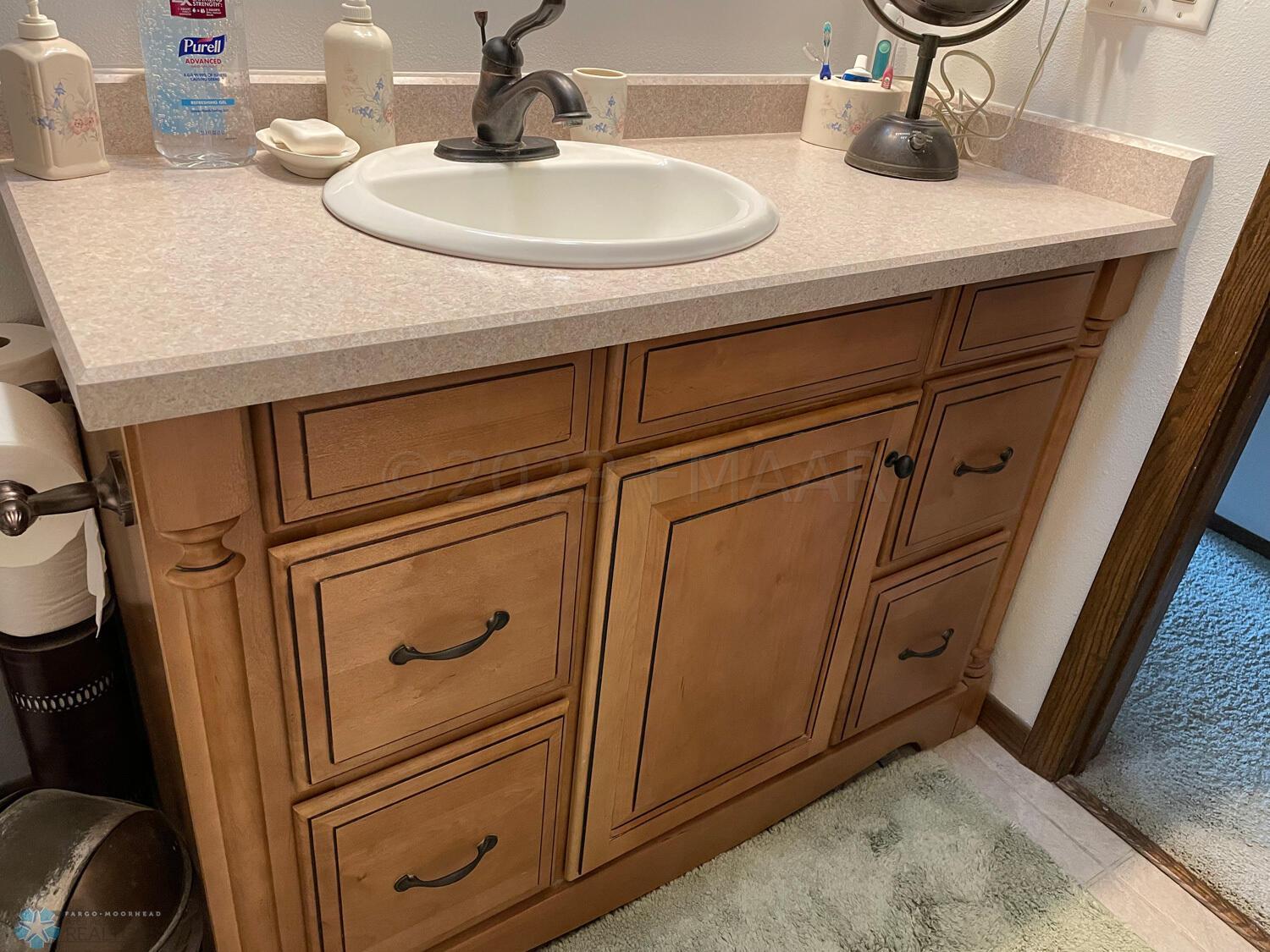 Remodeled-upper-level-full-bath-2