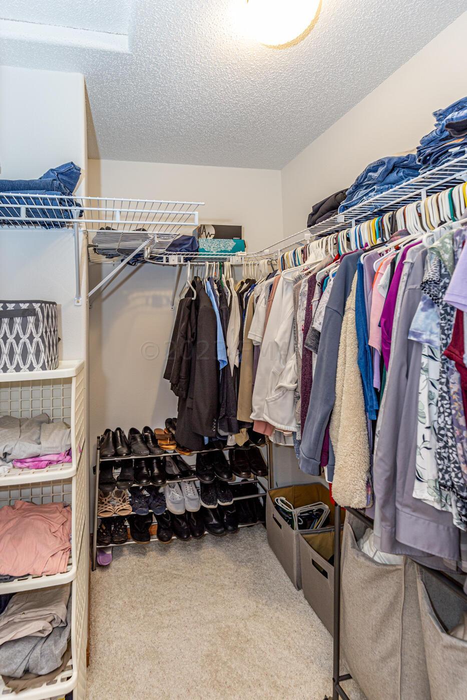 Walk-In-Closet