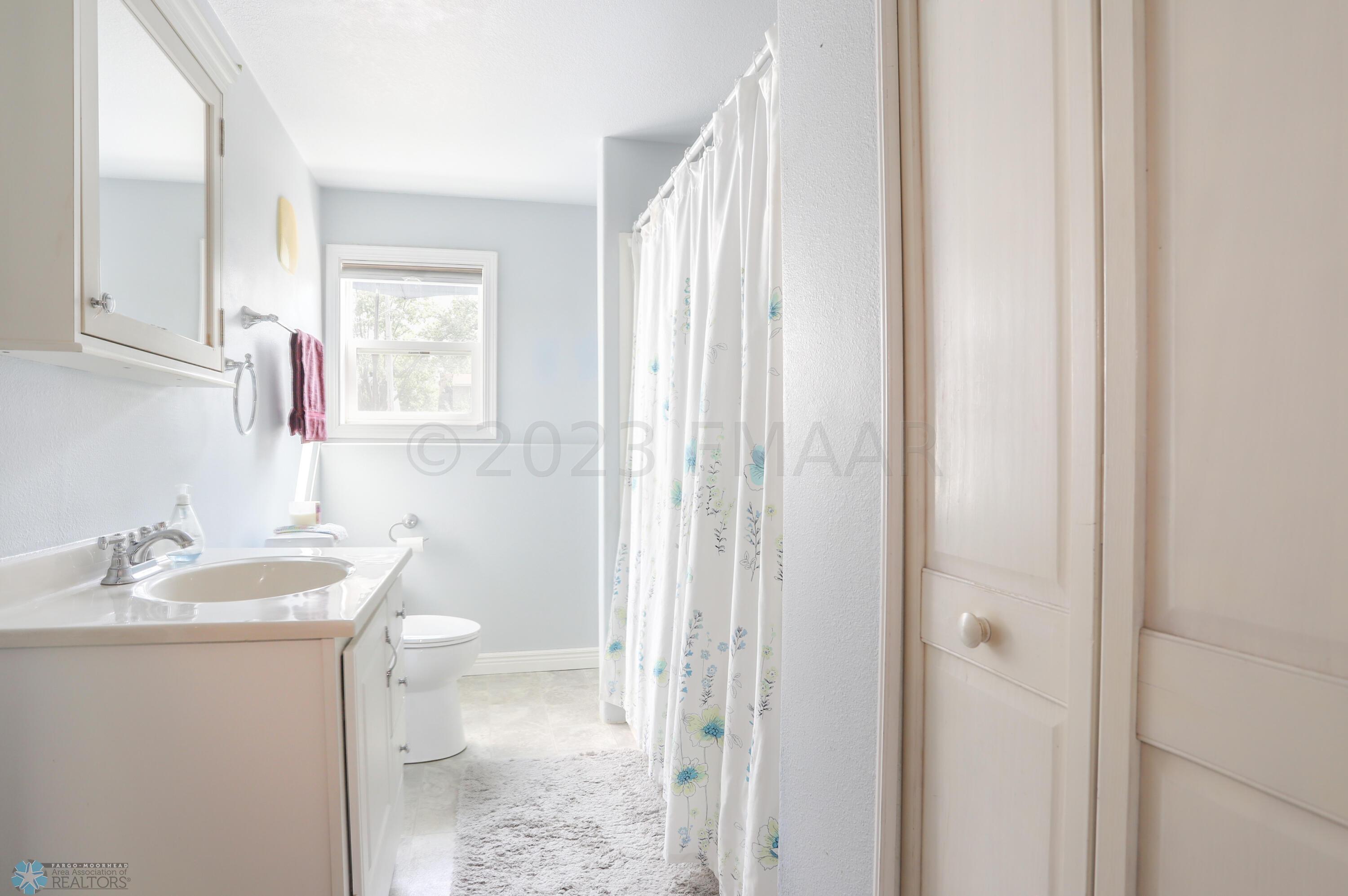 LL Full Bath