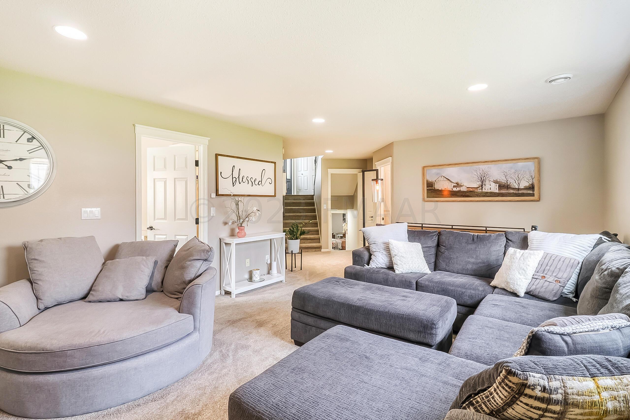 Familyroom1_3