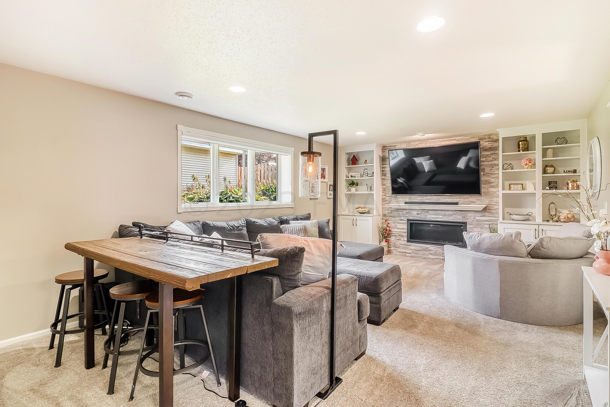 Familyroom1_2