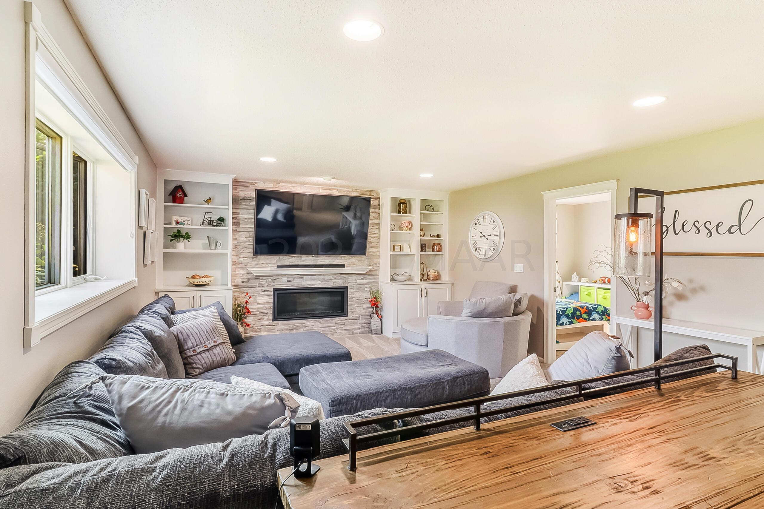 Familyroom1_1