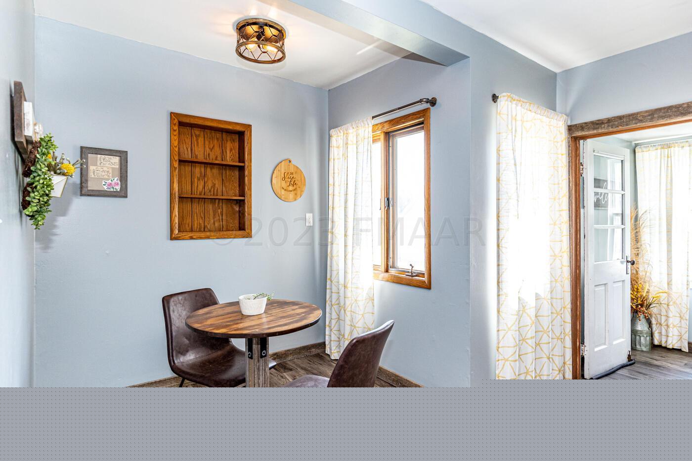 Eat-in kitchen area