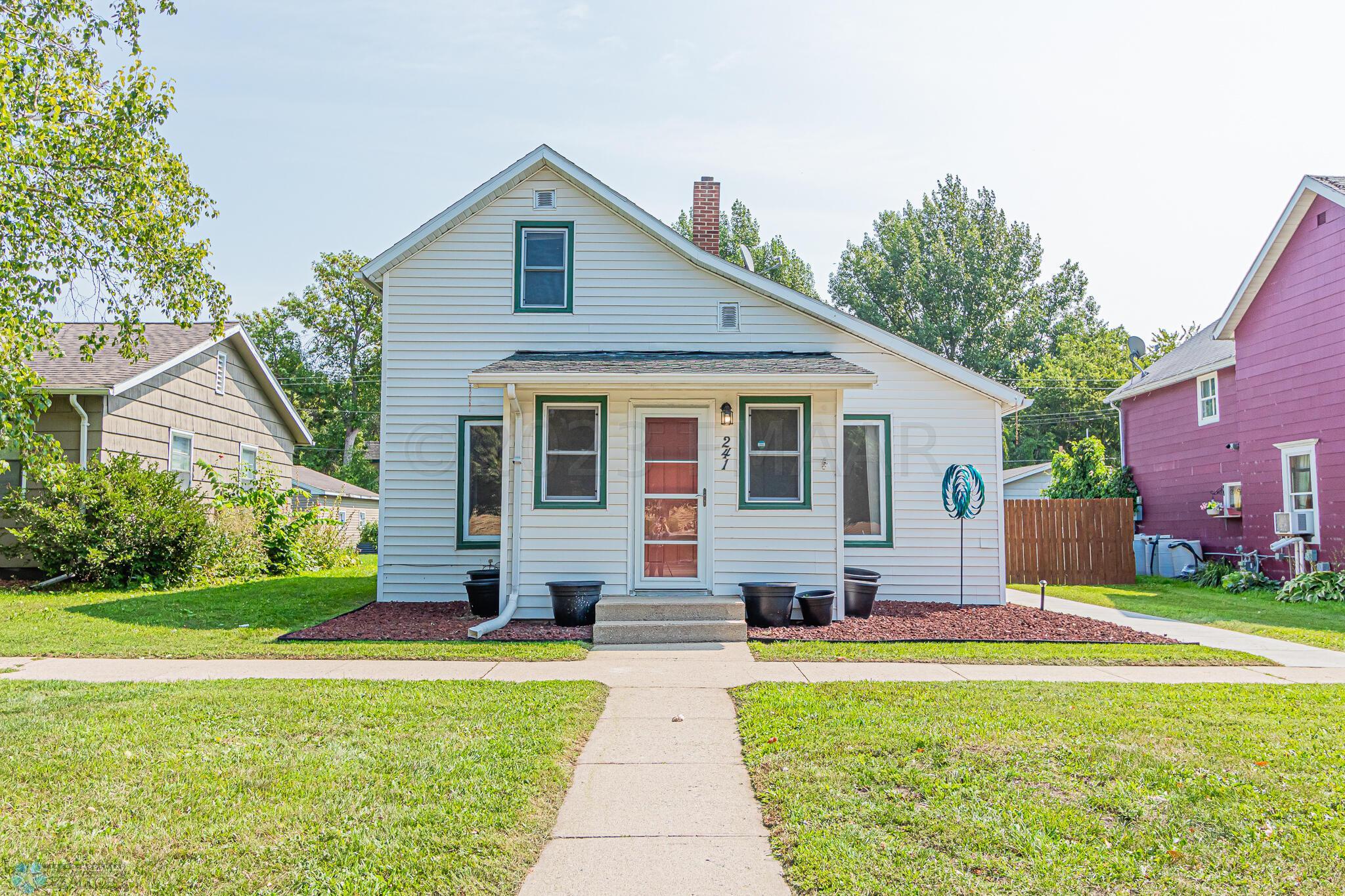 241 6th Ave N, Casselton, ND 58012-01