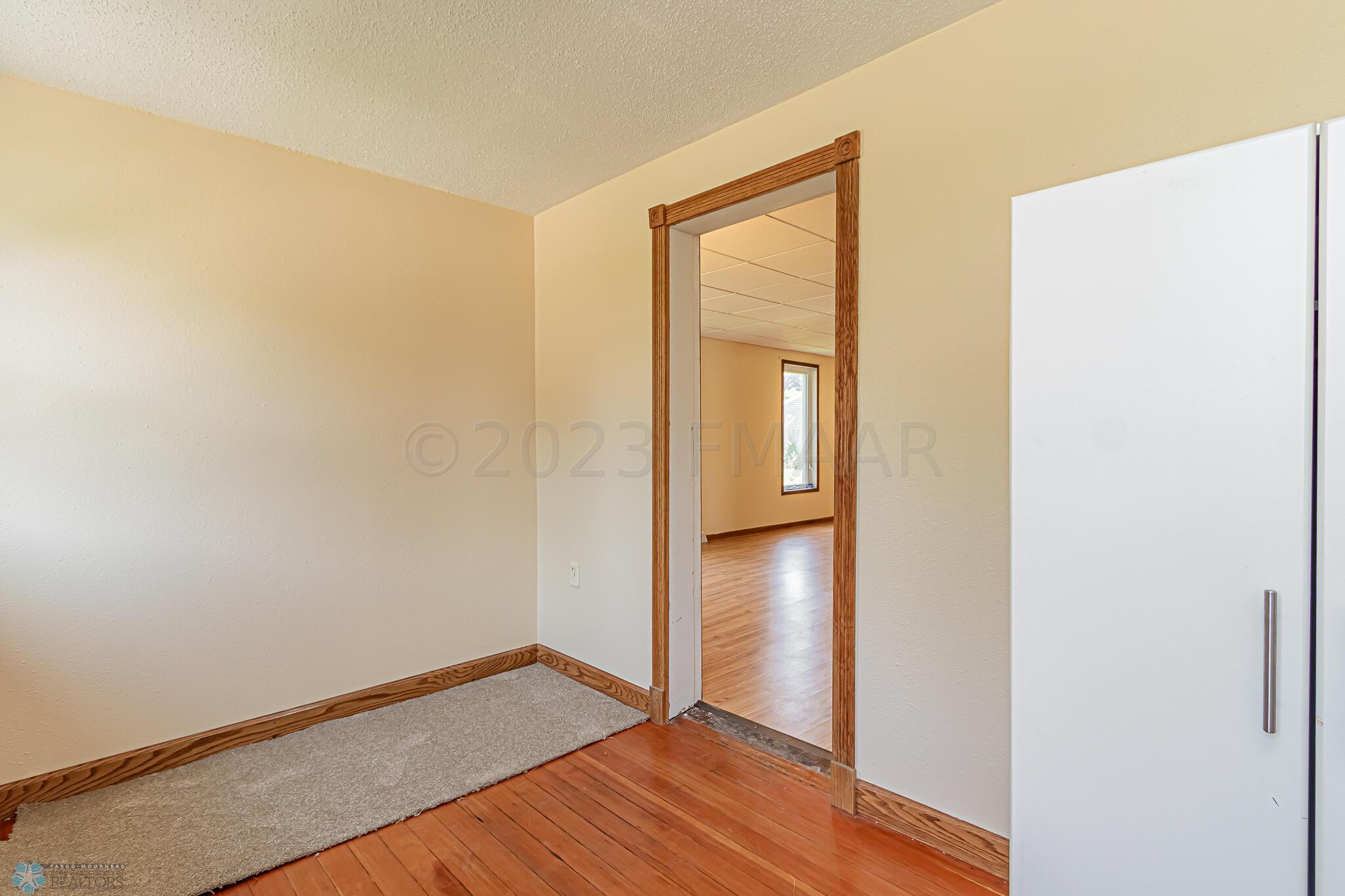 241 6th Ave N, Casselton, ND 58012-09