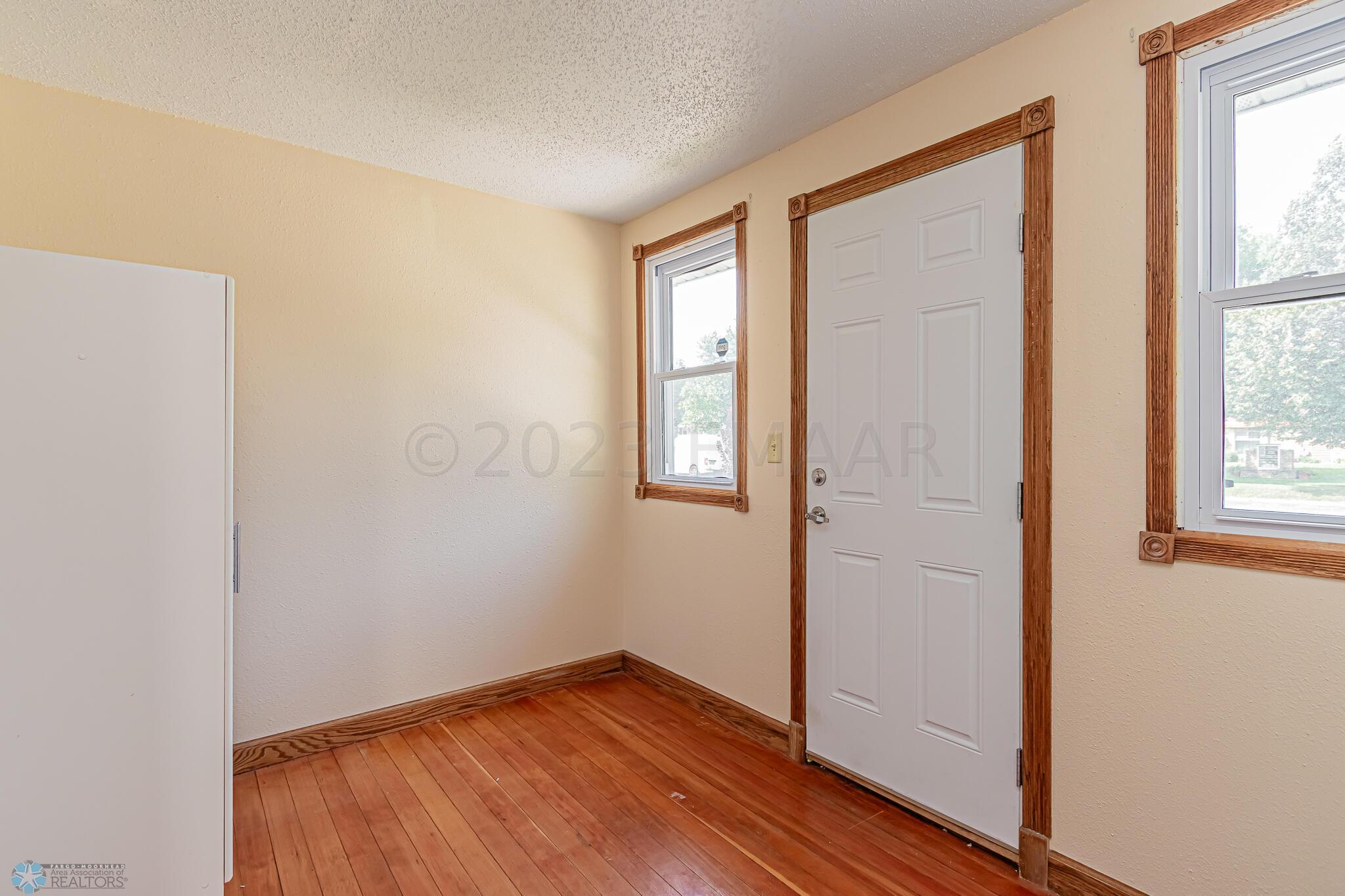 241 6th Ave N, Casselton, ND 58012-10