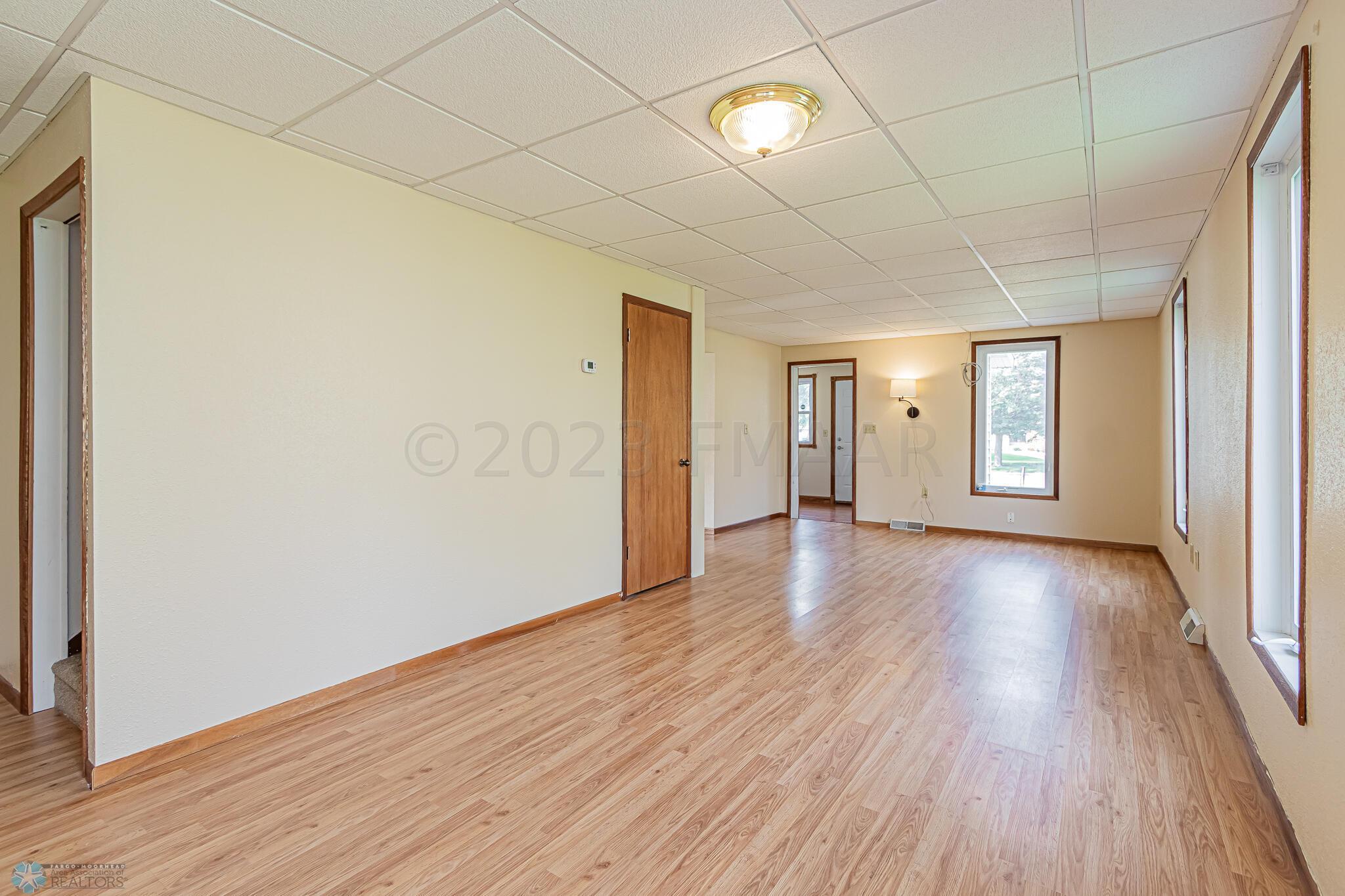241 6th Ave N, Casselton, ND 58012-12