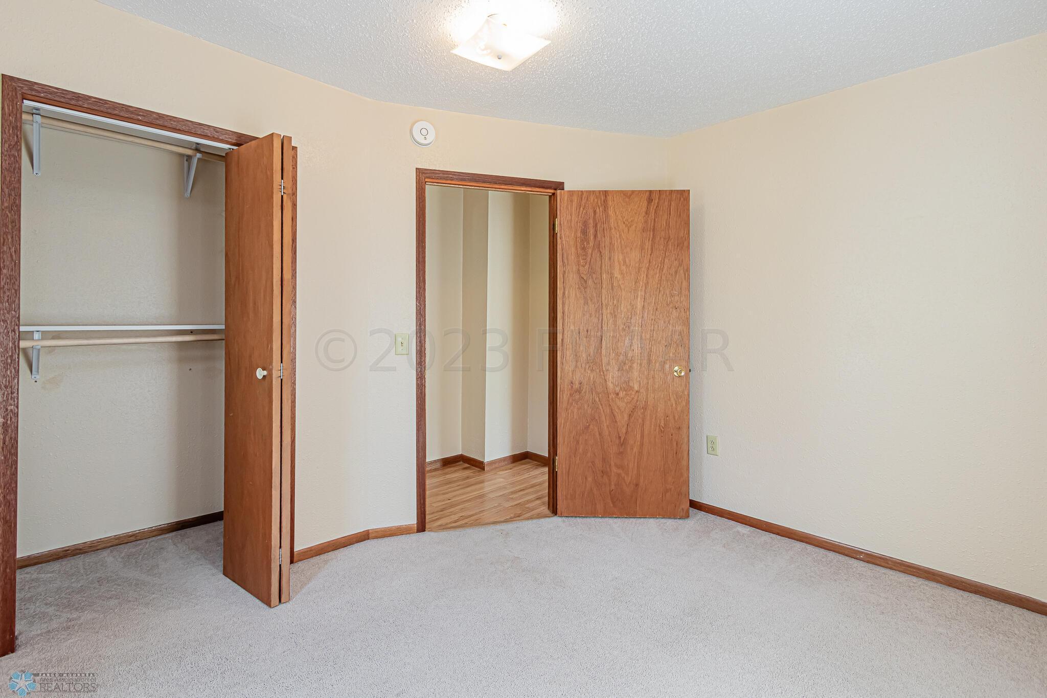 241 6th Ave N, Casselton, ND 58012-15