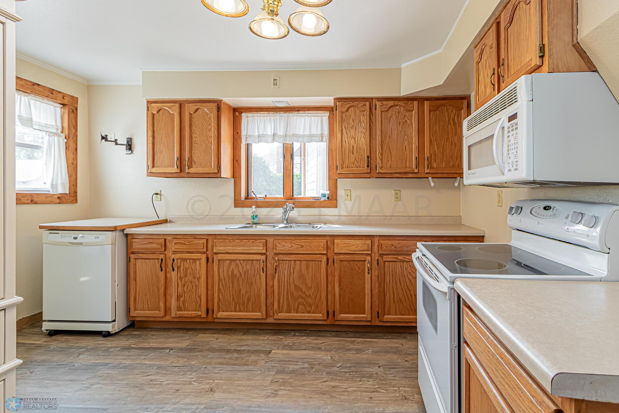 241 6th Ave N, Casselton, ND 58012-19