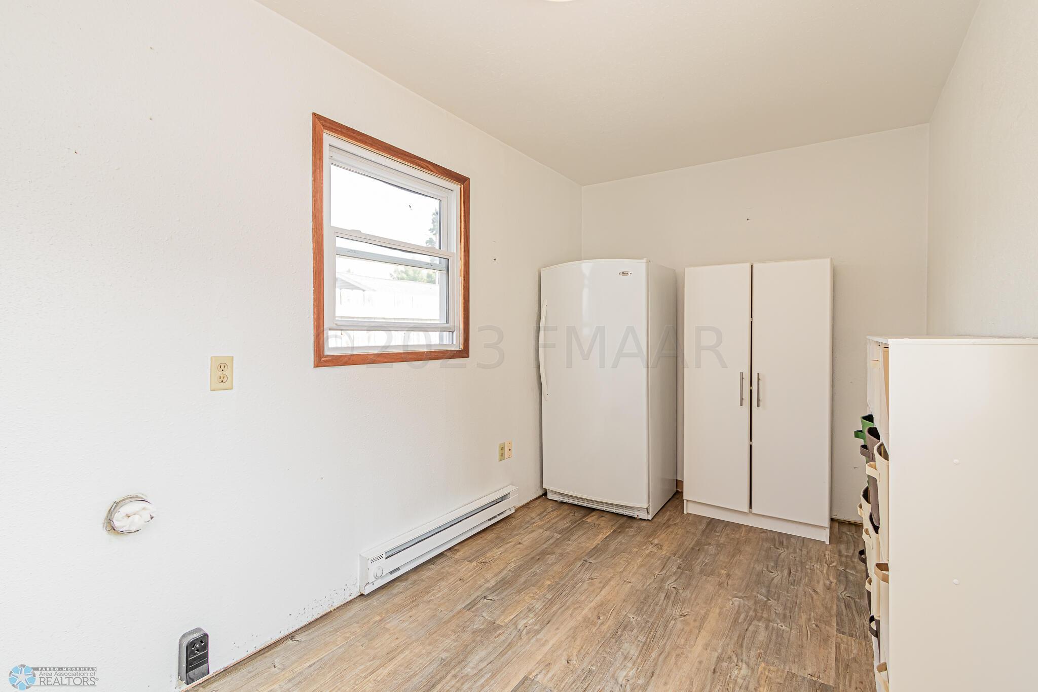241 6th Ave N, Casselton, ND 58012-23