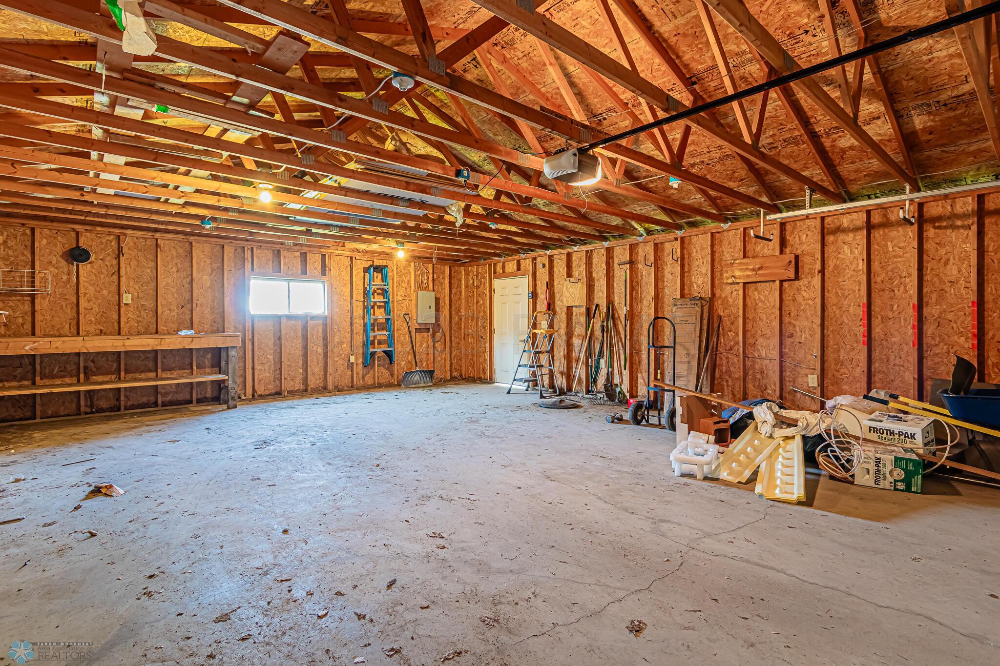 241 6th Ave N, Casselton, ND 58012-30